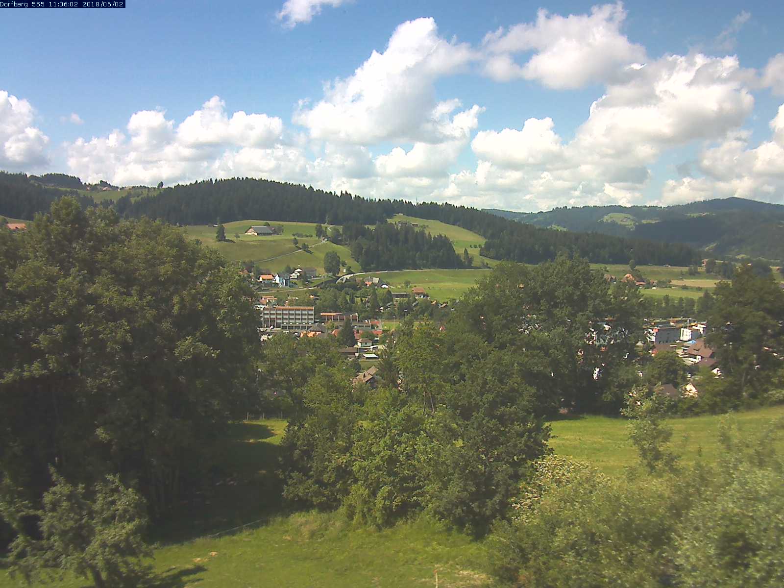 Webcam-Bild: Aussicht vom Dorfberg in Langnau 20180602-110601