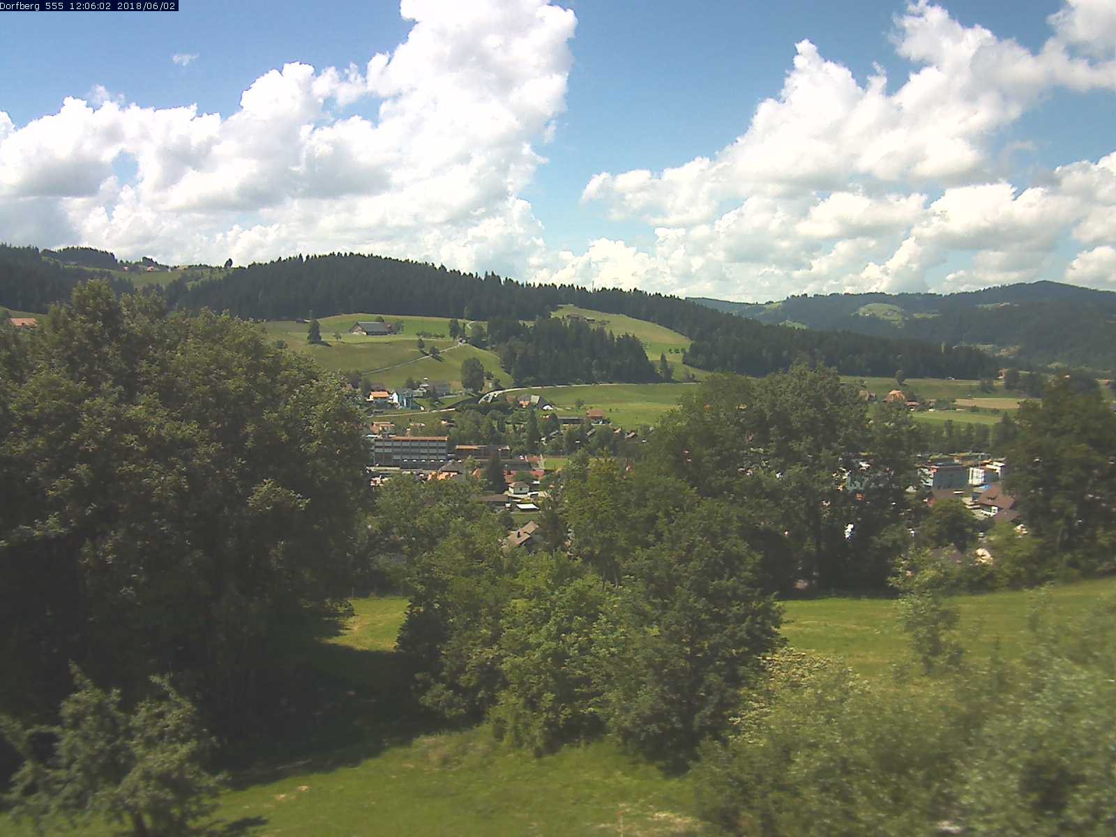 Webcam-Bild: Aussicht vom Dorfberg in Langnau 20180602-120601