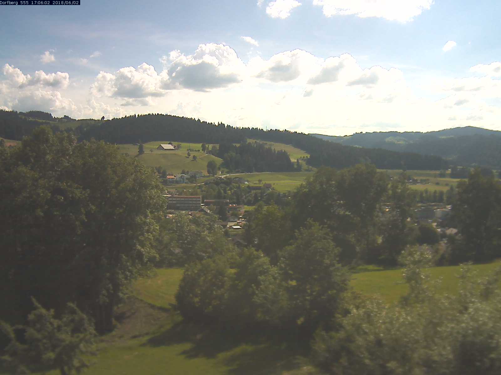 Webcam-Bild: Aussicht vom Dorfberg in Langnau 20180602-170601