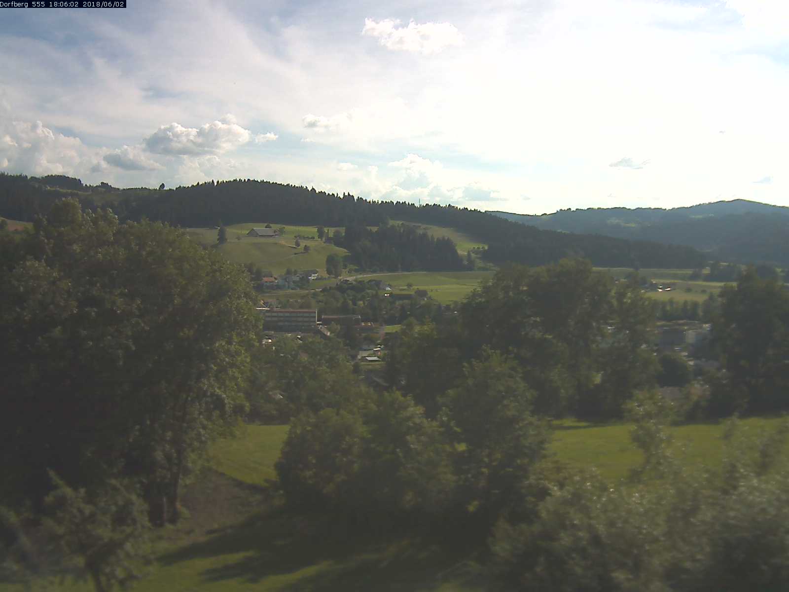 Webcam-Bild: Aussicht vom Dorfberg in Langnau 20180602-180601