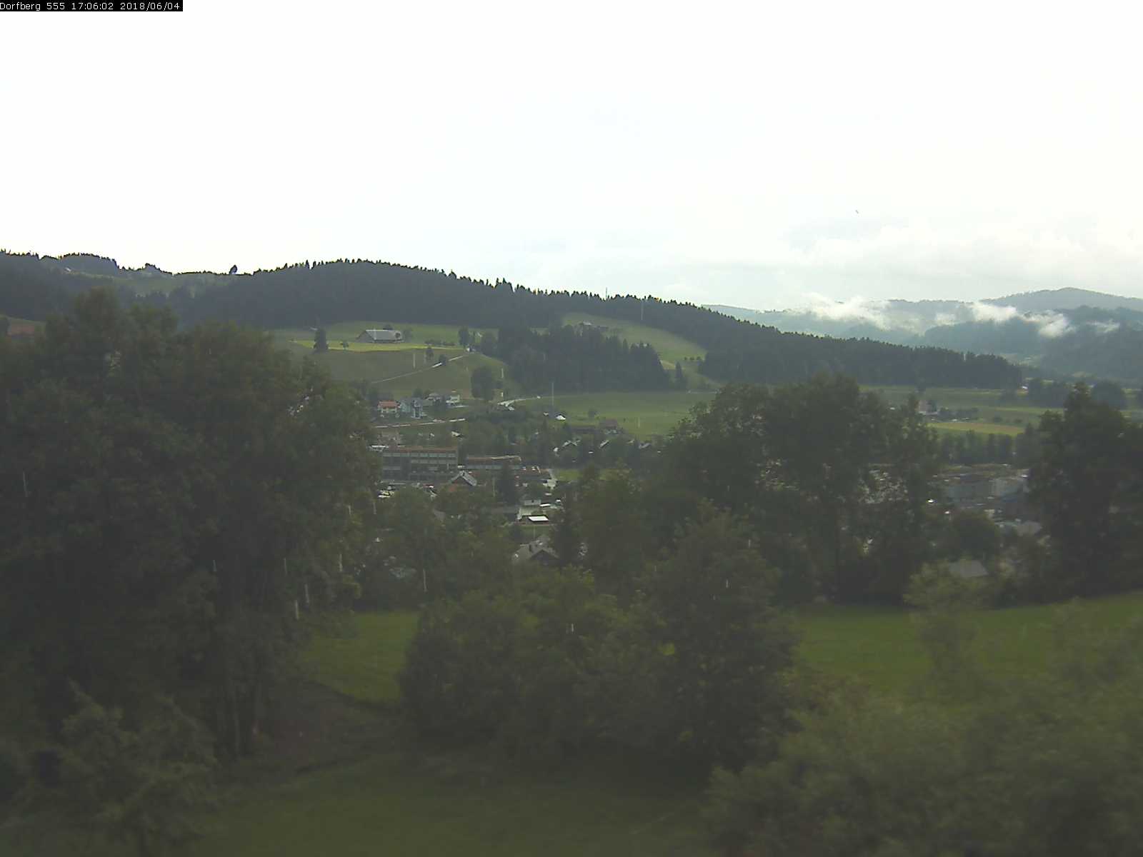 Webcam-Bild: Aussicht vom Dorfberg in Langnau 20180604-170601