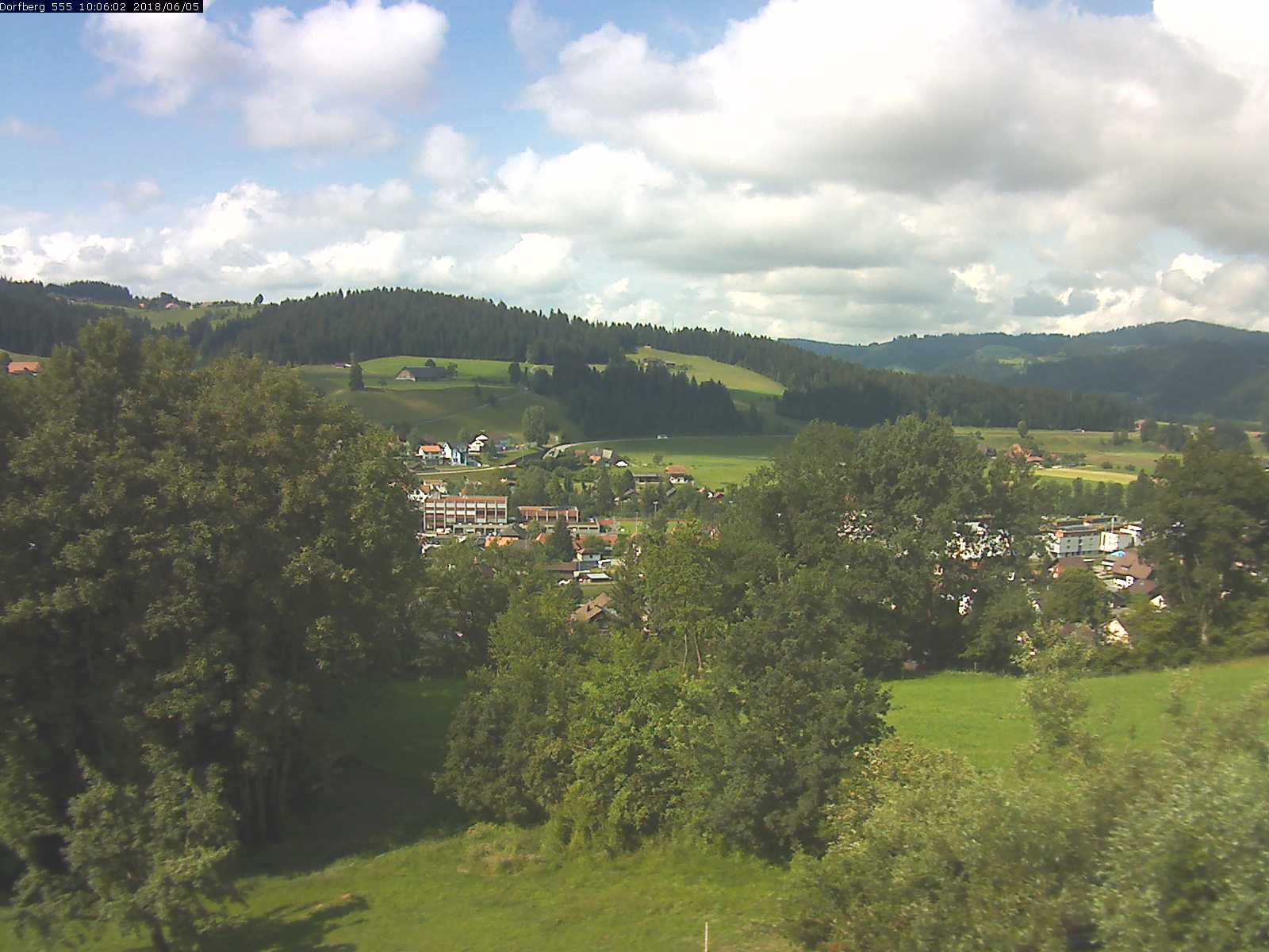 Webcam-Bild: Aussicht vom Dorfberg in Langnau 20180605-100601