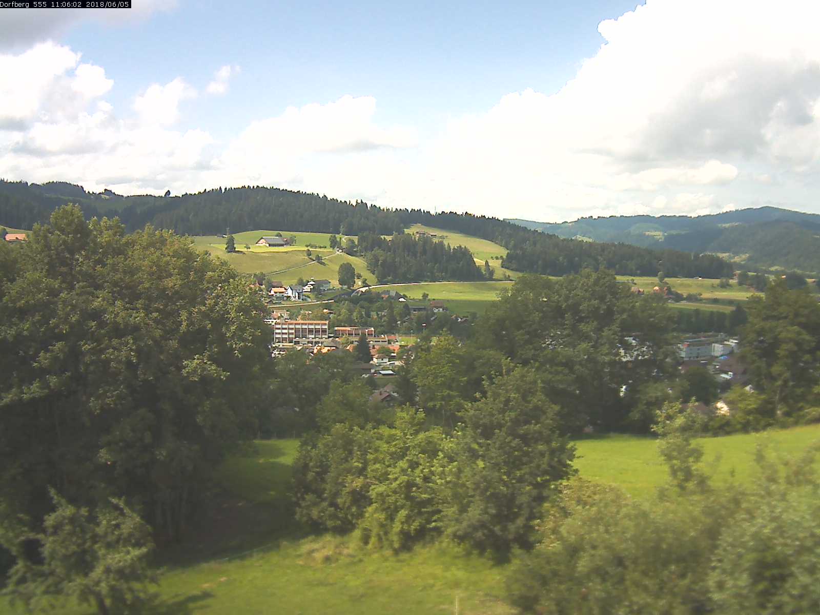 Webcam-Bild: Aussicht vom Dorfberg in Langnau 20180605-110601