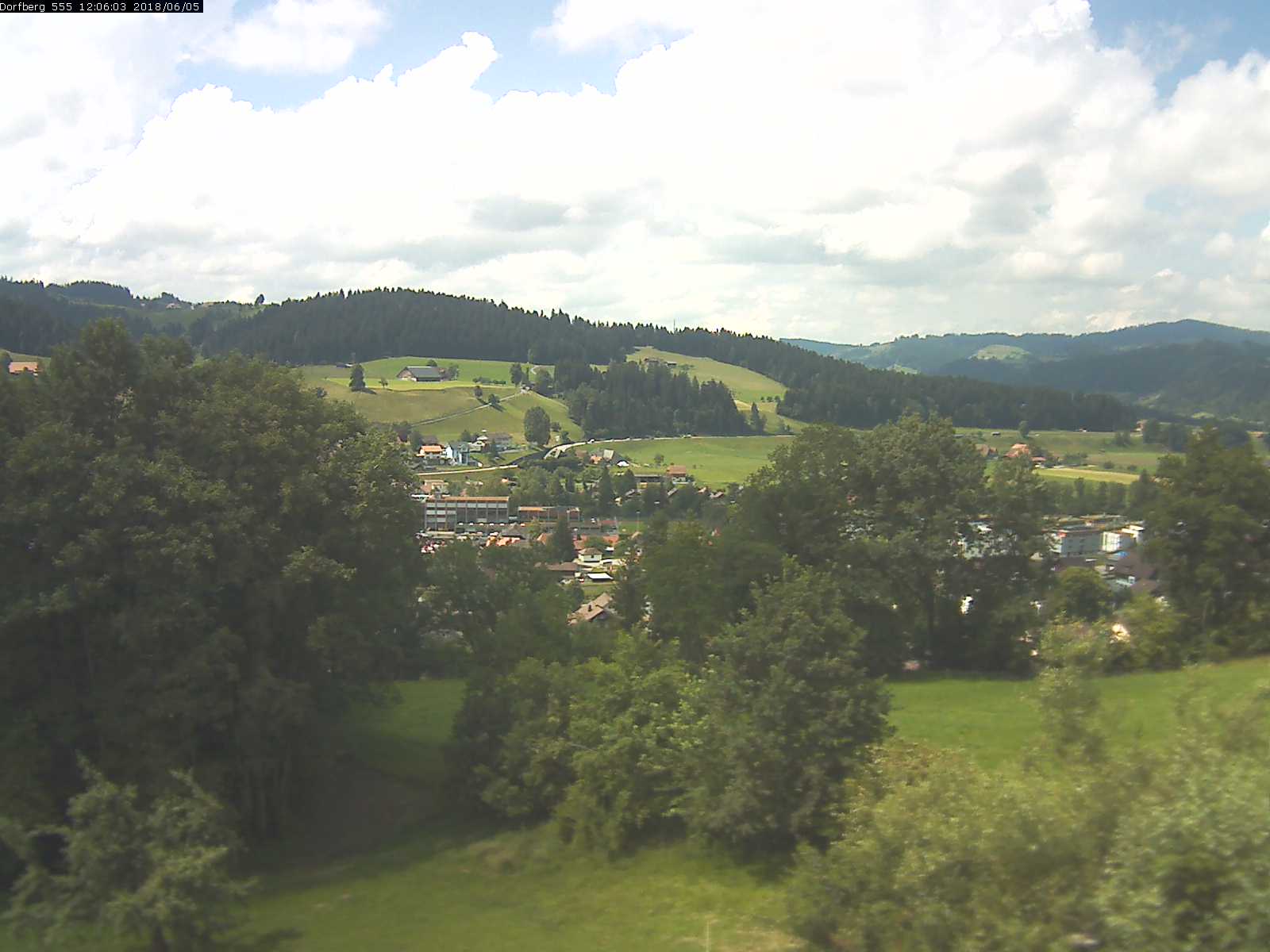 Webcam-Bild: Aussicht vom Dorfberg in Langnau 20180605-120601