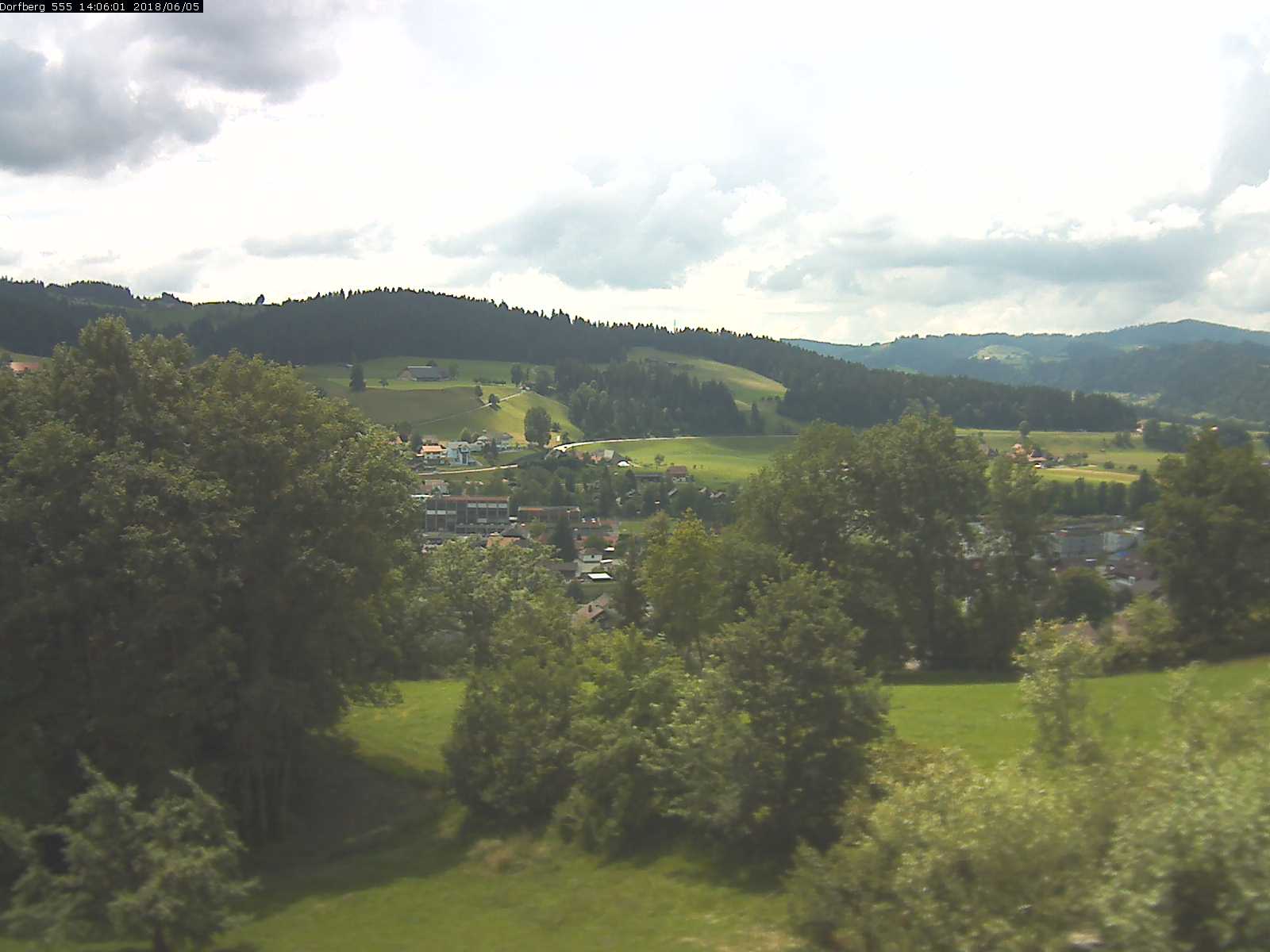 Webcam-Bild: Aussicht vom Dorfberg in Langnau 20180605-140601