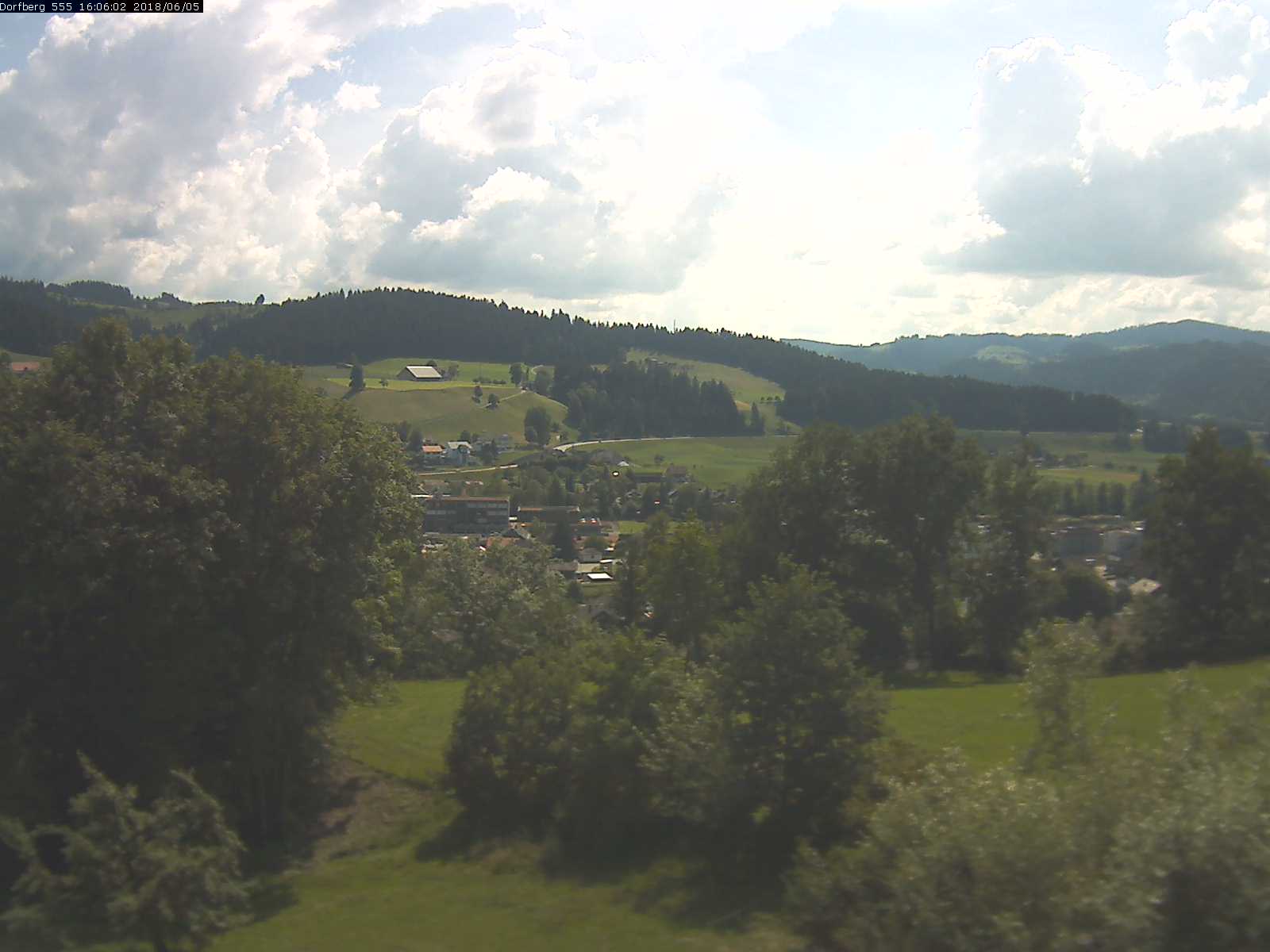 Webcam-Bild: Aussicht vom Dorfberg in Langnau 20180605-160601