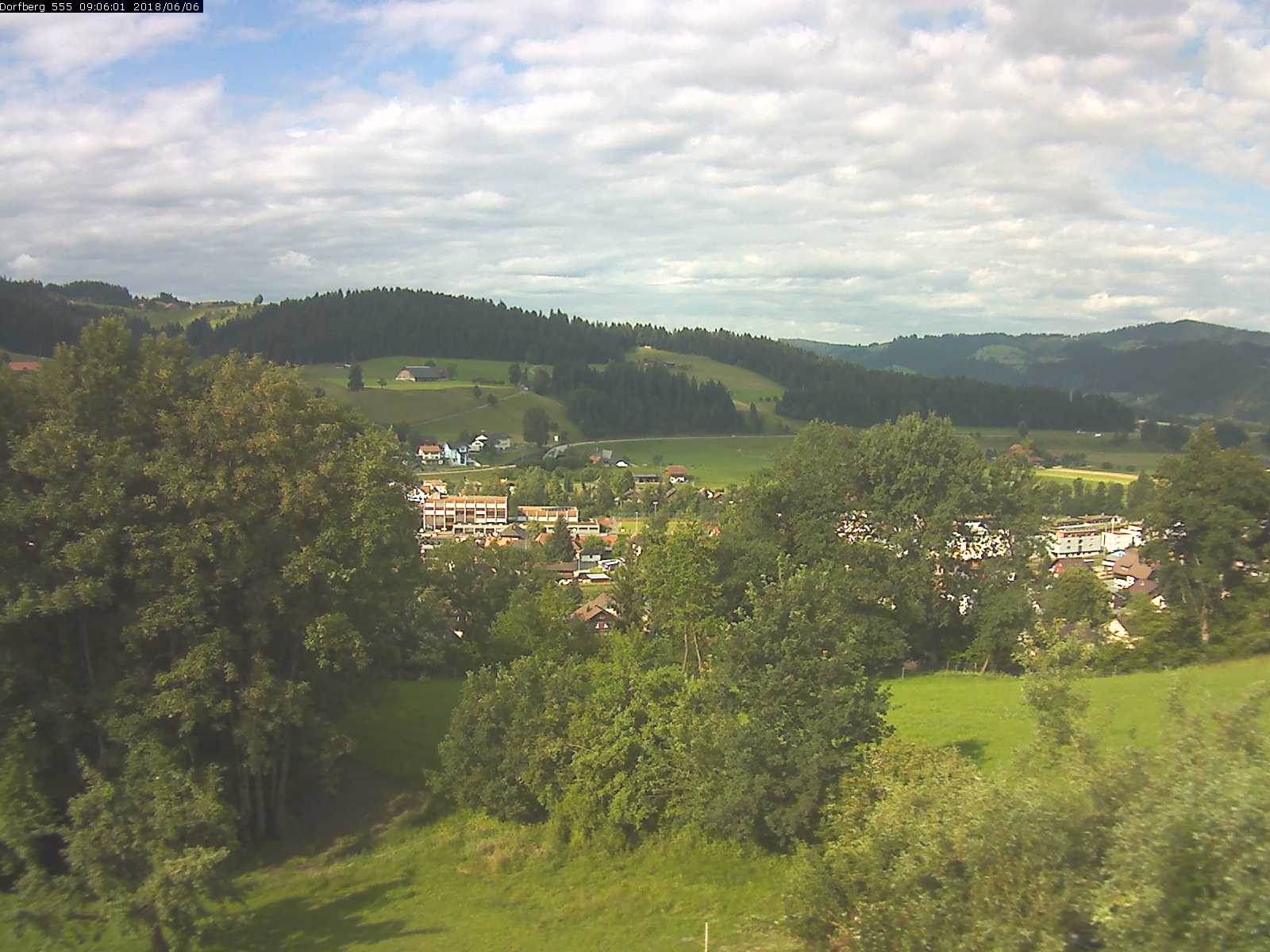 Webcam-Bild: Aussicht vom Dorfberg in Langnau 20180606-090601