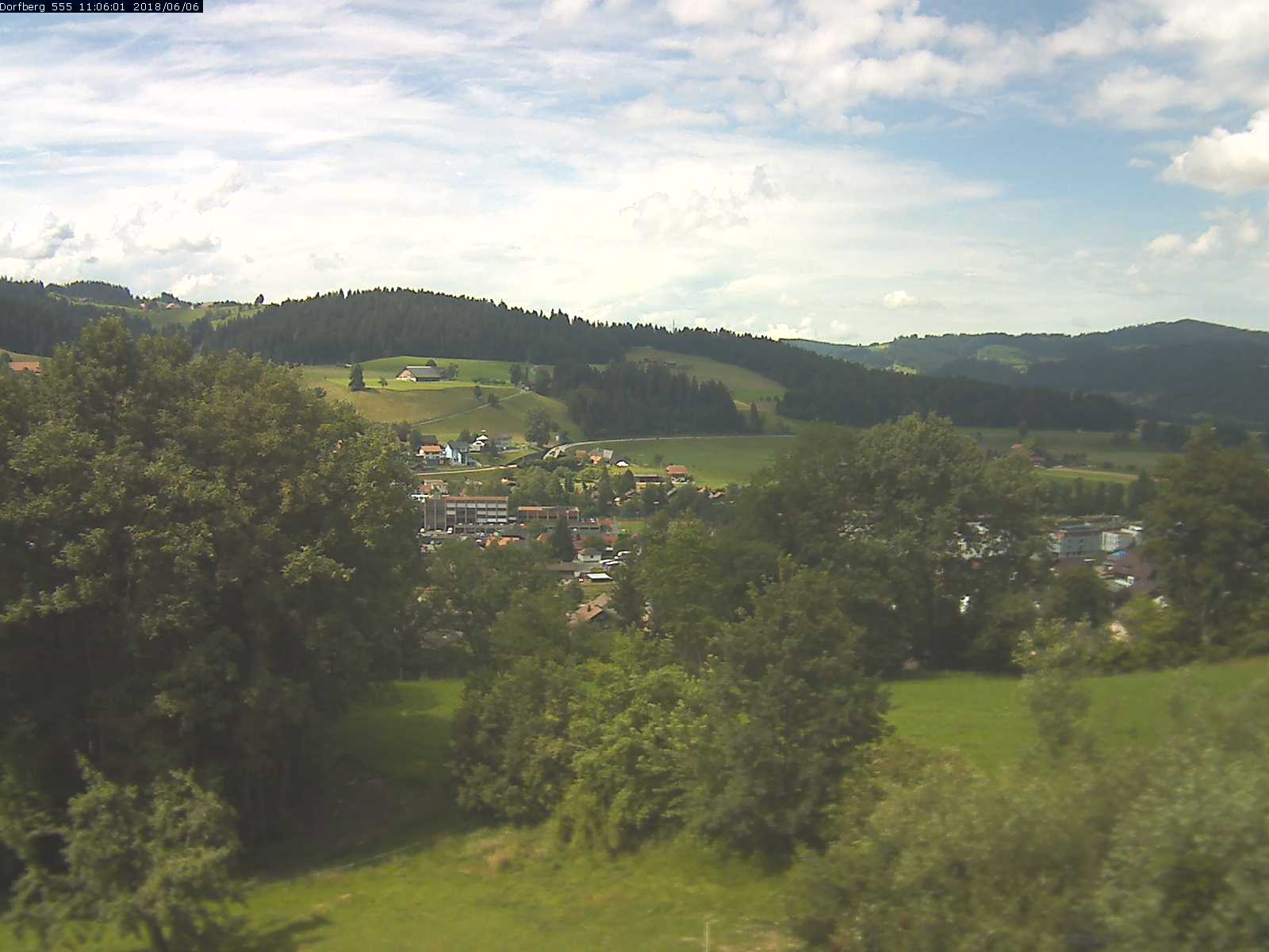 Webcam-Bild: Aussicht vom Dorfberg in Langnau 20180606-110601