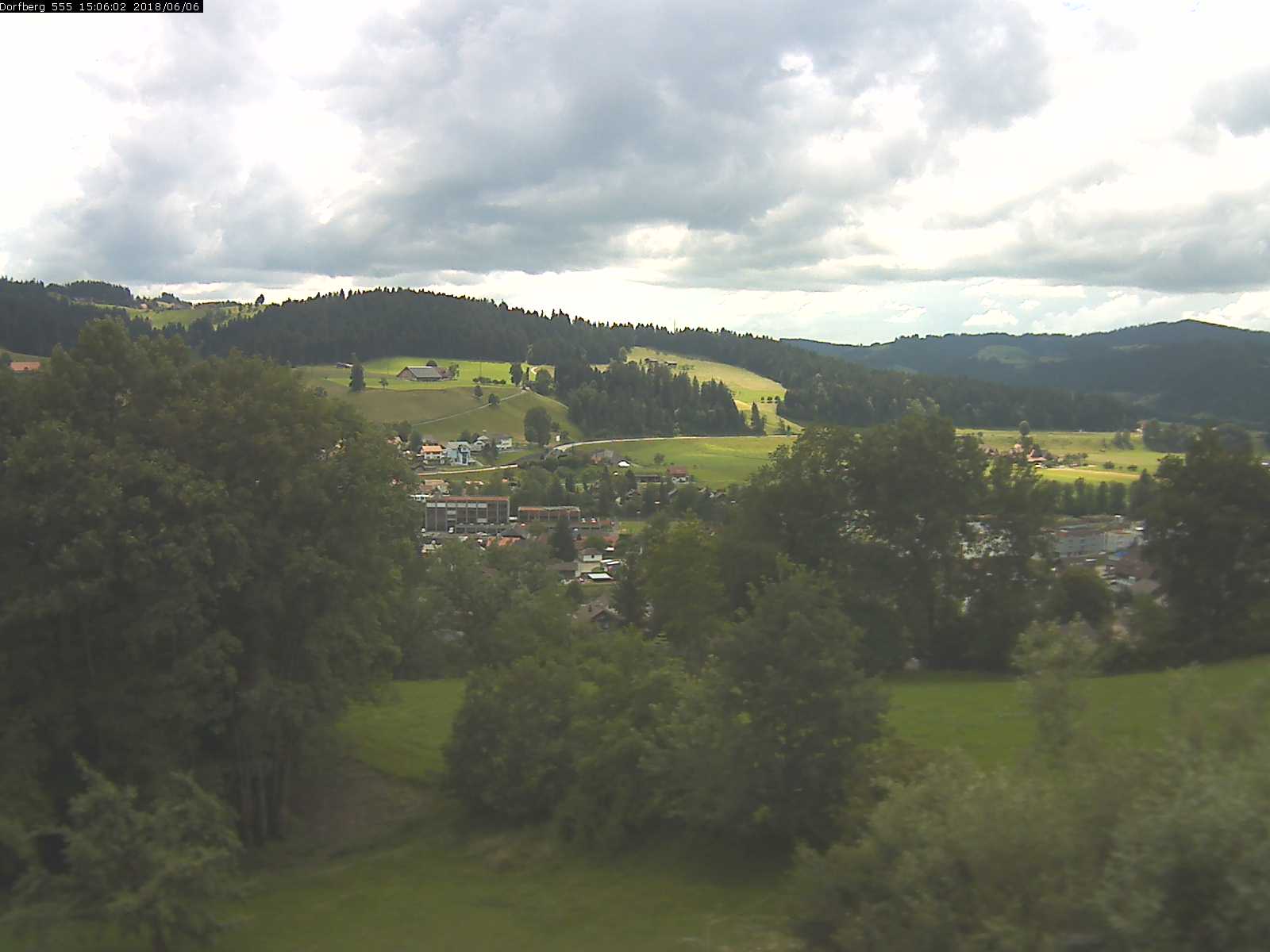 Webcam-Bild: Aussicht vom Dorfberg in Langnau 20180606-150601
