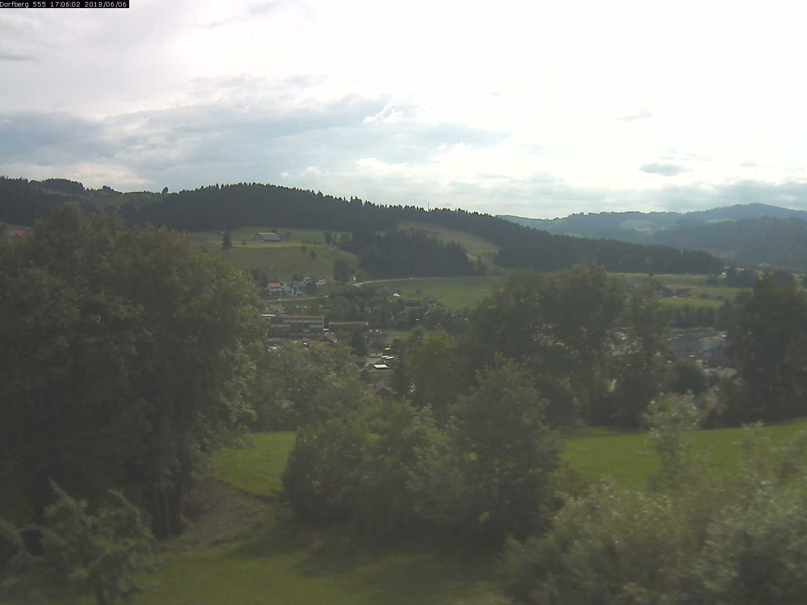 Webcam-Bild: Aussicht vom Dorfberg in Langnau 20180606-170601