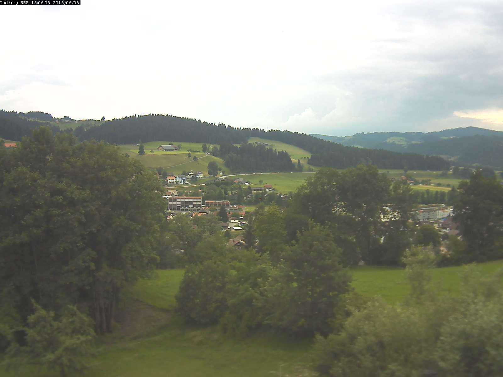Webcam-Bild: Aussicht vom Dorfberg in Langnau 20180606-180601
