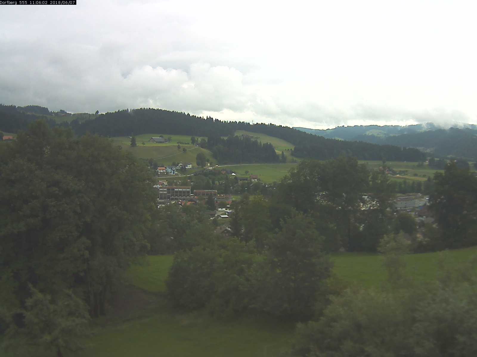 Webcam-Bild: Aussicht vom Dorfberg in Langnau 20180607-110601