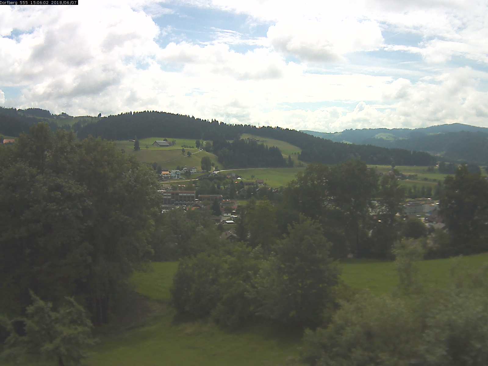 Webcam-Bild: Aussicht vom Dorfberg in Langnau 20180607-150601