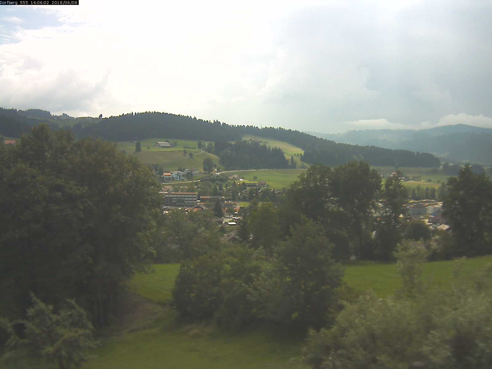 Webcam-Bild: Aussicht vom Dorfberg in Langnau 20180608-160601