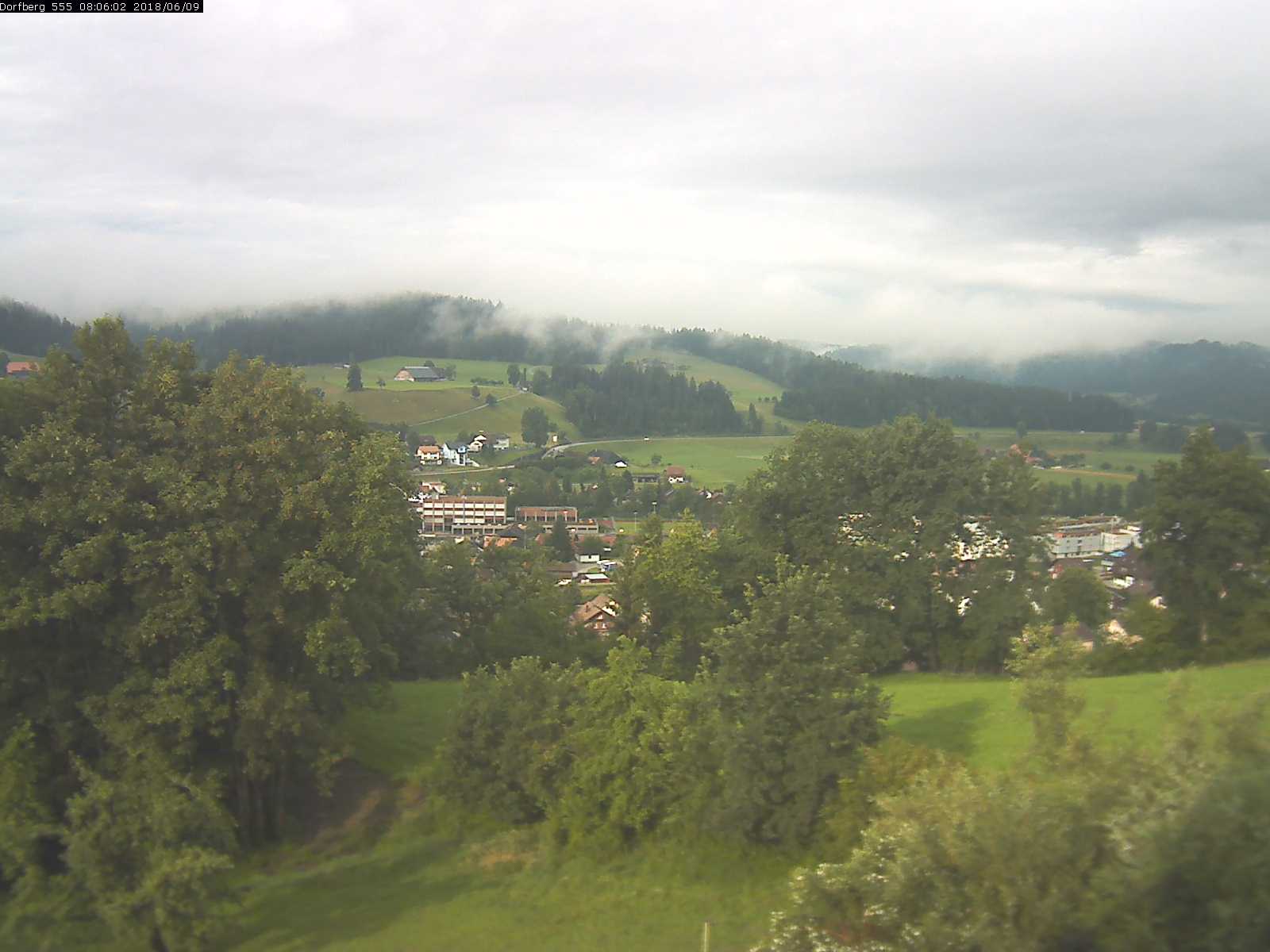 Webcam-Bild: Aussicht vom Dorfberg in Langnau 20180609-080601