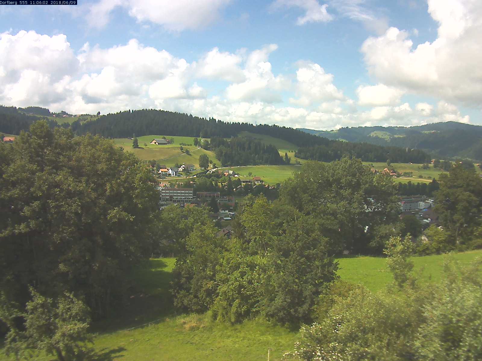 Webcam-Bild: Aussicht vom Dorfberg in Langnau 20180609-110601