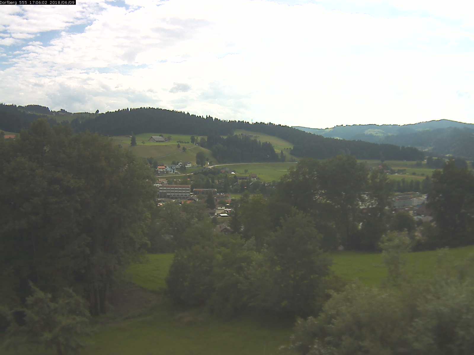 Webcam-Bild: Aussicht vom Dorfberg in Langnau 20180609-170601