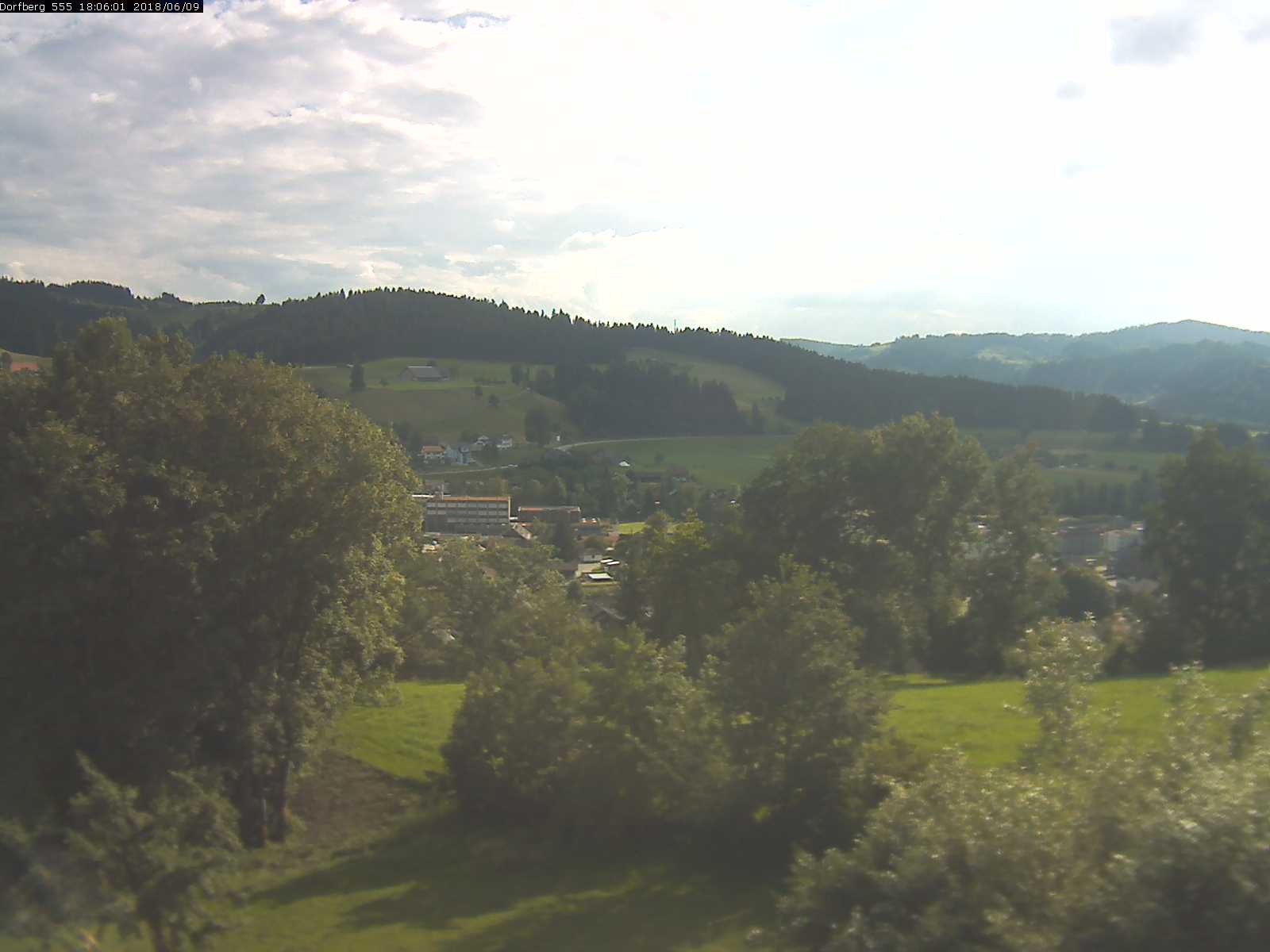 Webcam-Bild: Aussicht vom Dorfberg in Langnau 20180609-180601