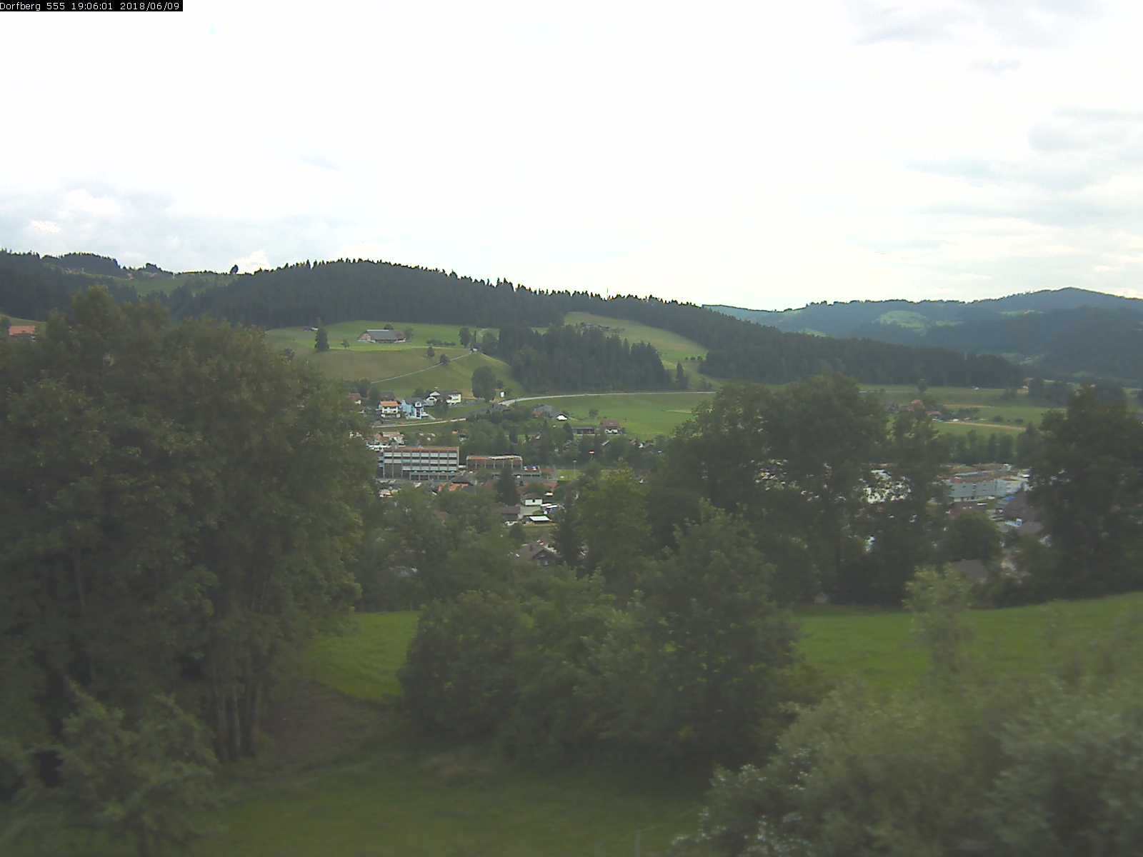 Webcam-Bild: Aussicht vom Dorfberg in Langnau 20180609-190601