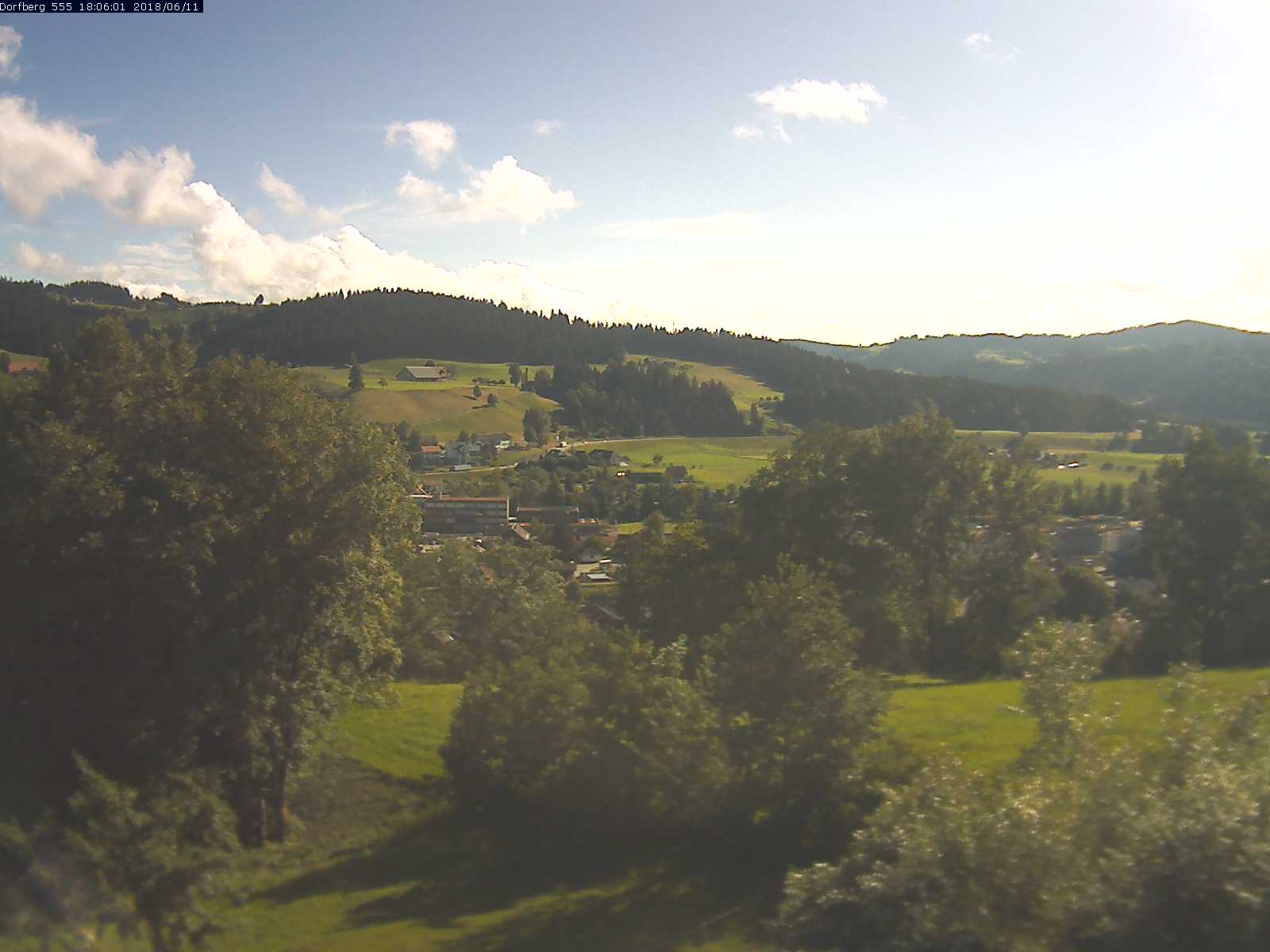 Webcam-Bild: Aussicht vom Dorfberg in Langnau 20180611-180601