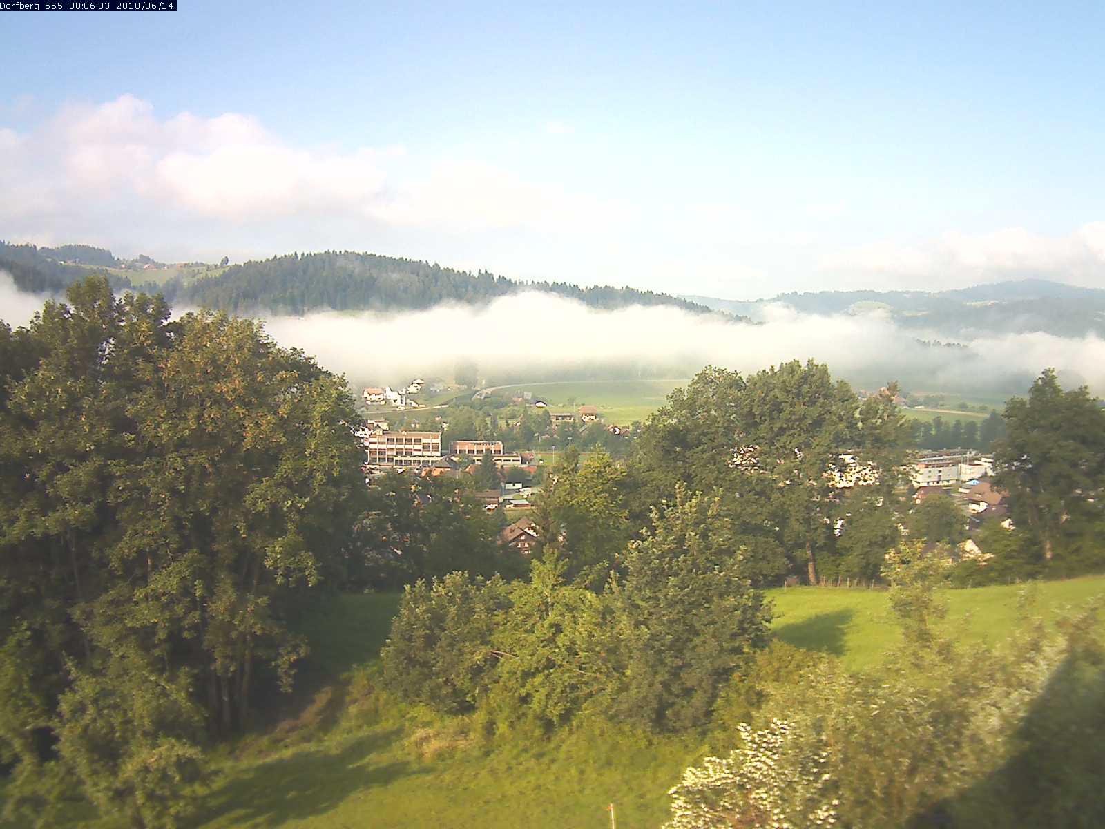 Webcam-Bild: Aussicht vom Dorfberg in Langnau 20180614-080601