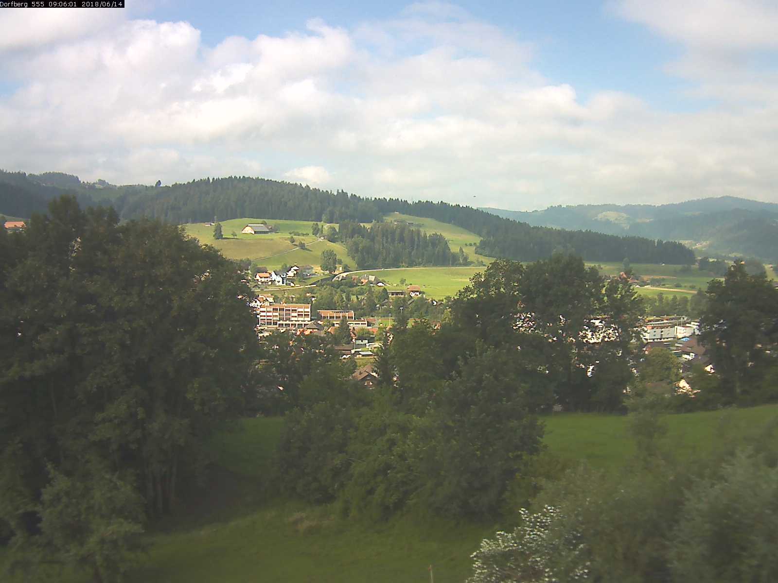 Webcam-Bild: Aussicht vom Dorfberg in Langnau 20180614-090601