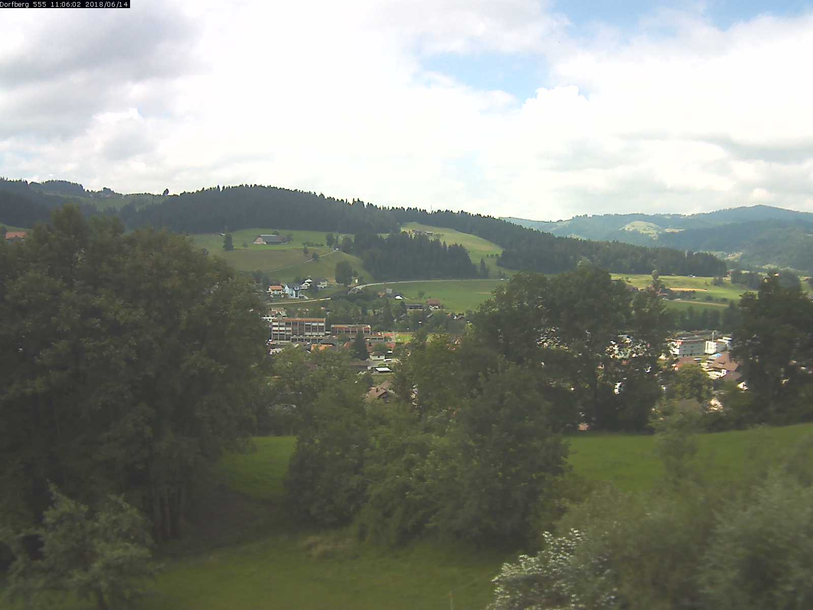 Webcam-Bild: Aussicht vom Dorfberg in Langnau 20180614-110602