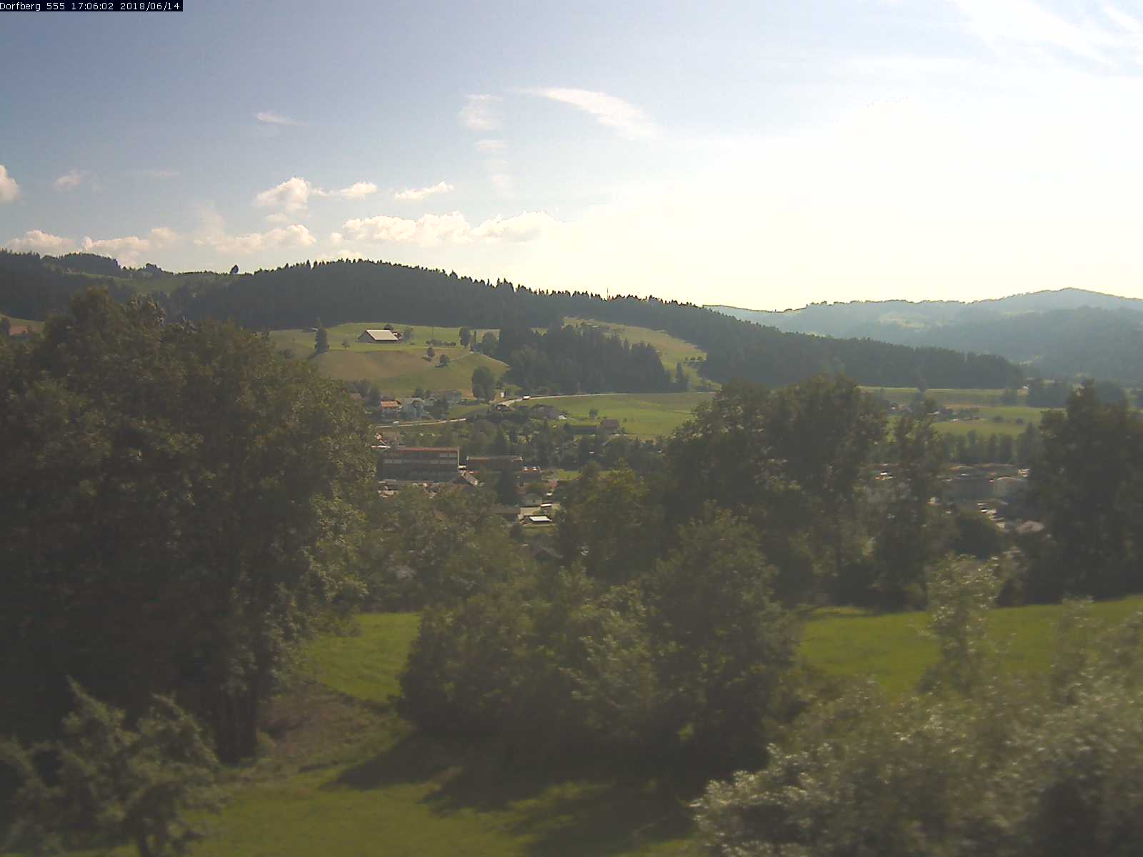 Webcam-Bild: Aussicht vom Dorfberg in Langnau 20180614-170601