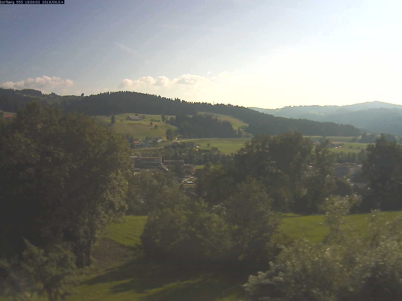 Webcam-Bild: Aussicht vom Dorfberg in Langnau 20180614-180601