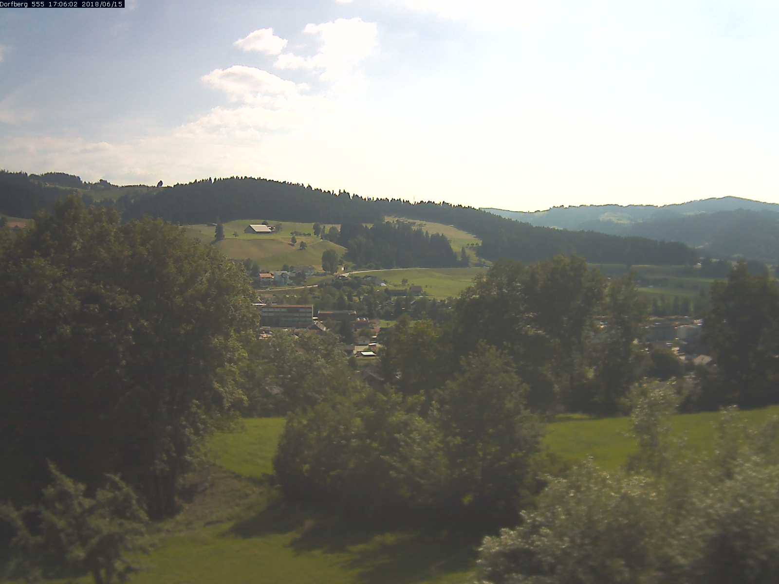 Webcam-Bild: Aussicht vom Dorfberg in Langnau 20180615-170601