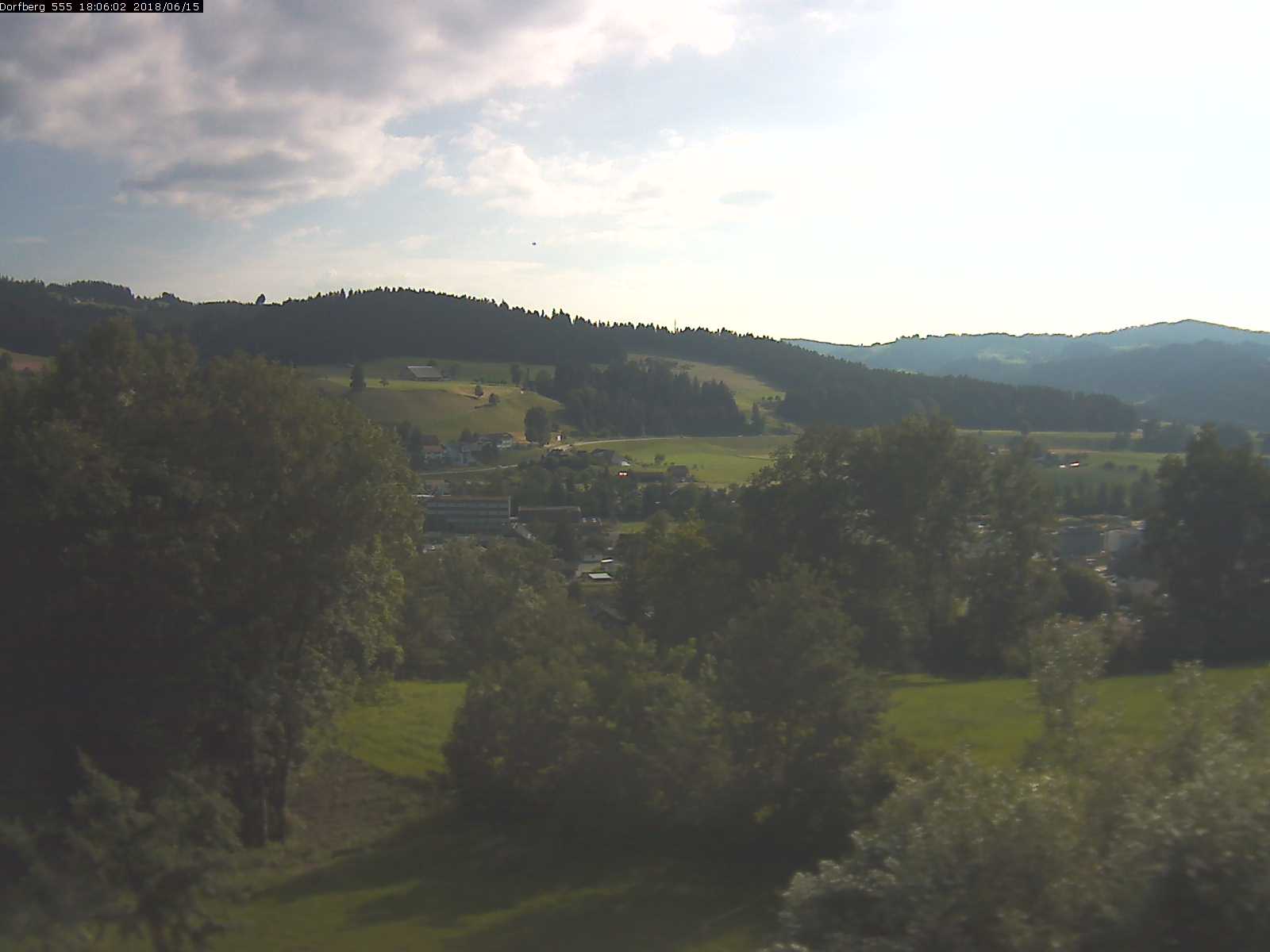 Webcam-Bild: Aussicht vom Dorfberg in Langnau 20180615-180601