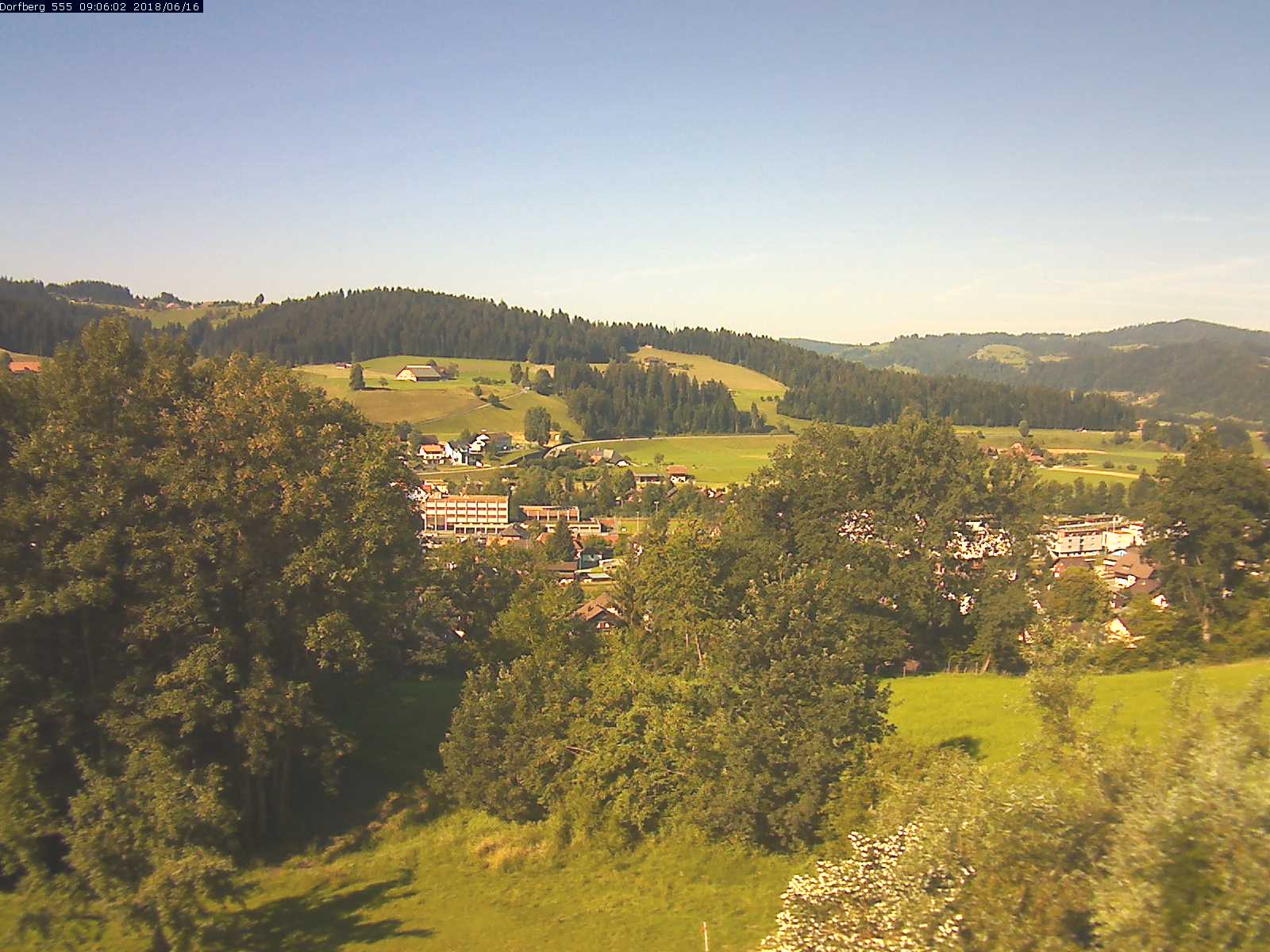Webcam-Bild: Aussicht vom Dorfberg in Langnau 20180616-090601