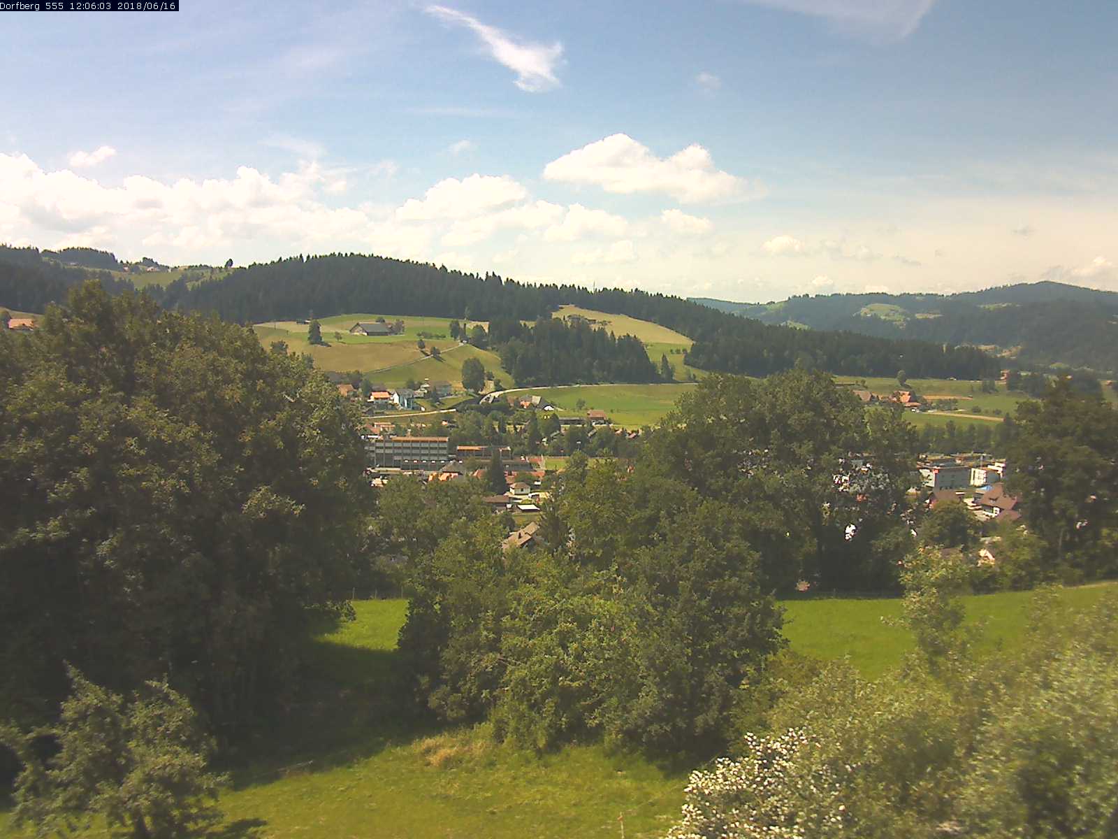 Webcam-Bild: Aussicht vom Dorfberg in Langnau 20180616-120602