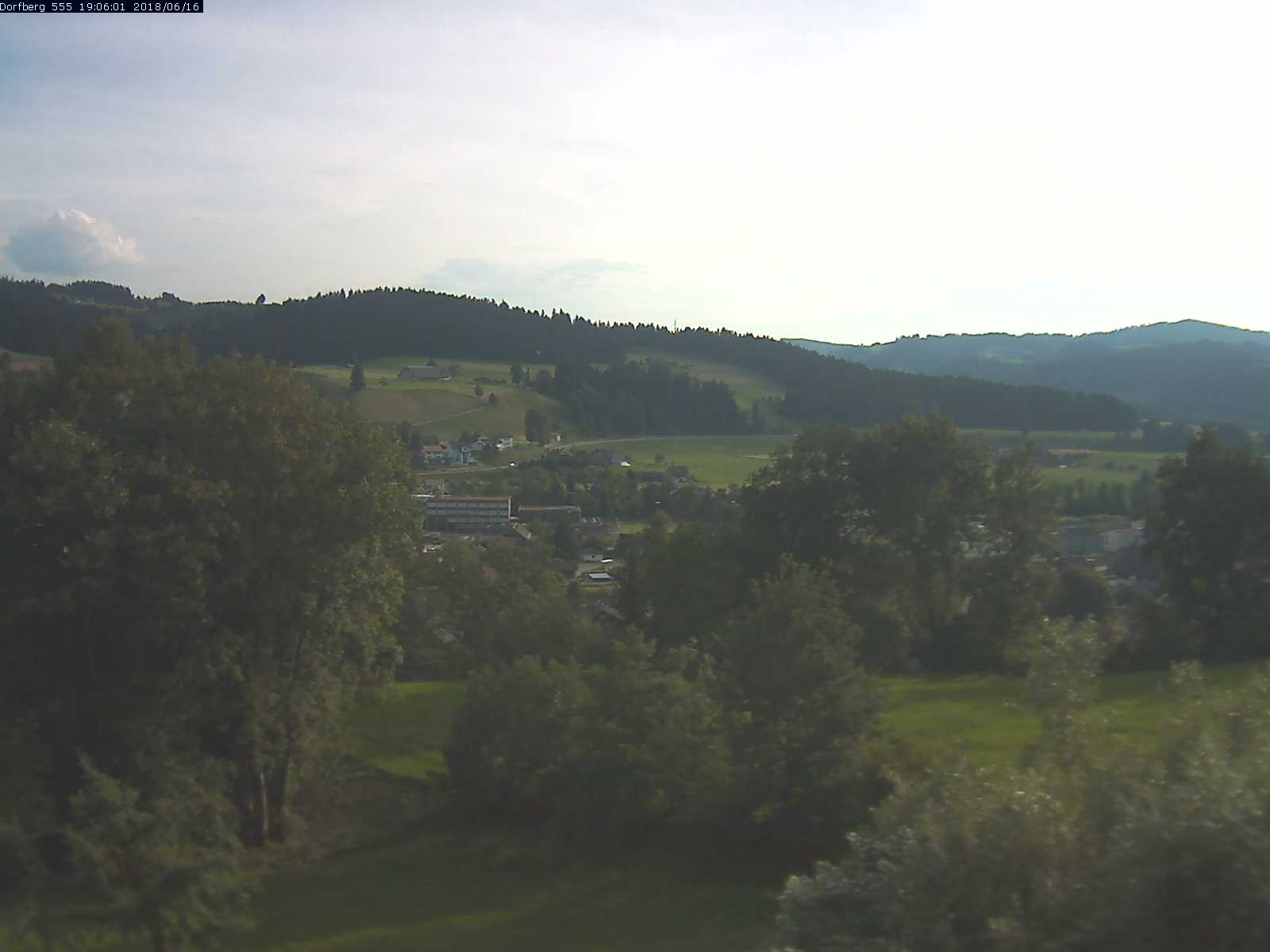 Webcam-Bild: Aussicht vom Dorfberg in Langnau 20180616-190601
