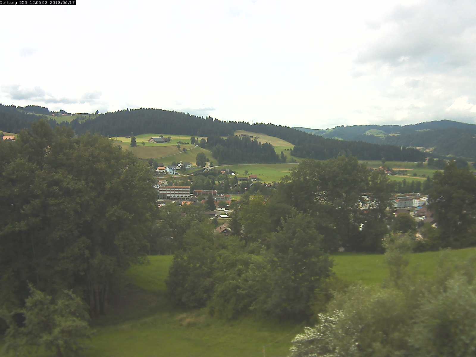 Webcam-Bild: Aussicht vom Dorfberg in Langnau 20180617-120601