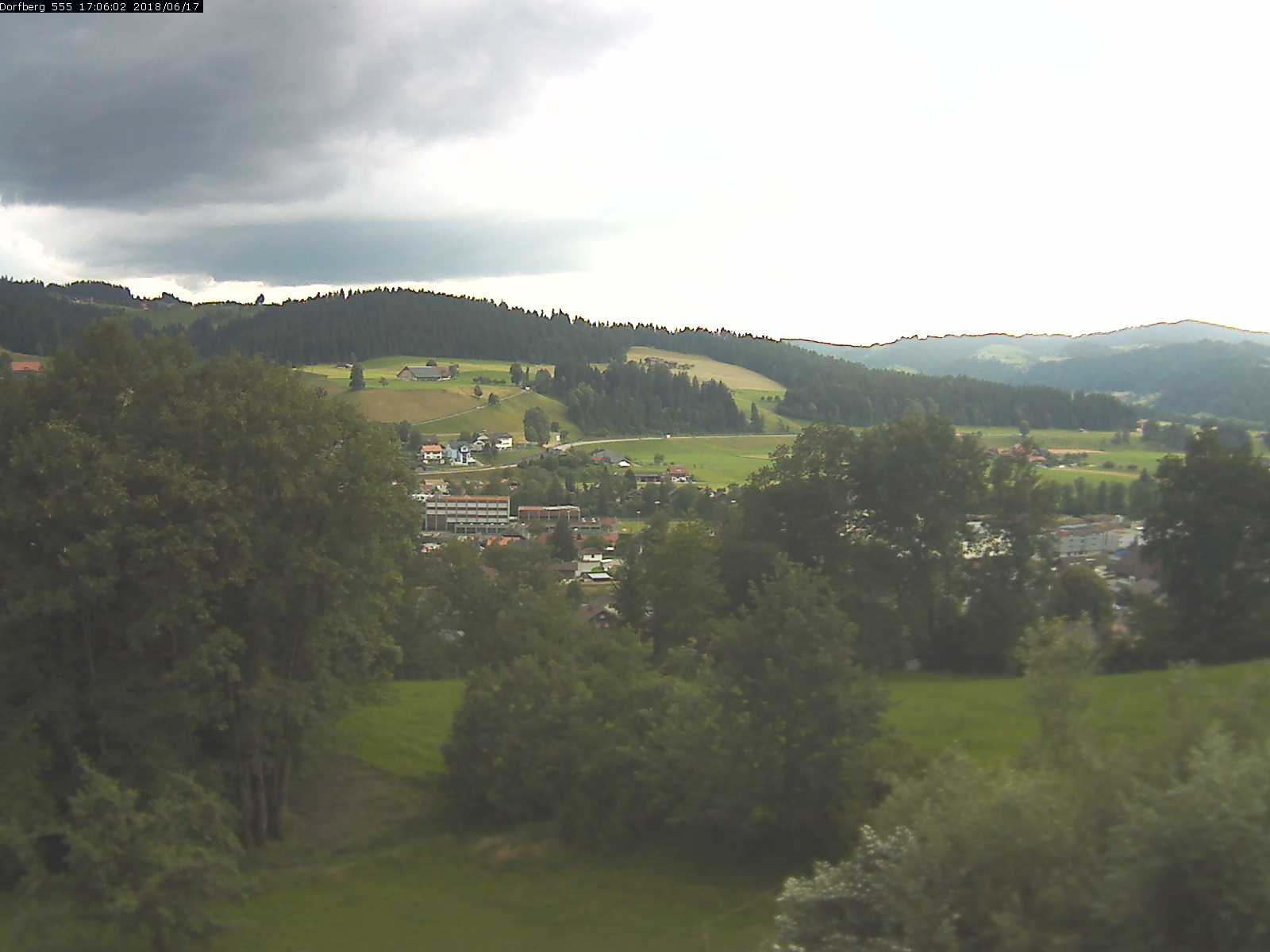 Webcam-Bild: Aussicht vom Dorfberg in Langnau 20180617-170601
