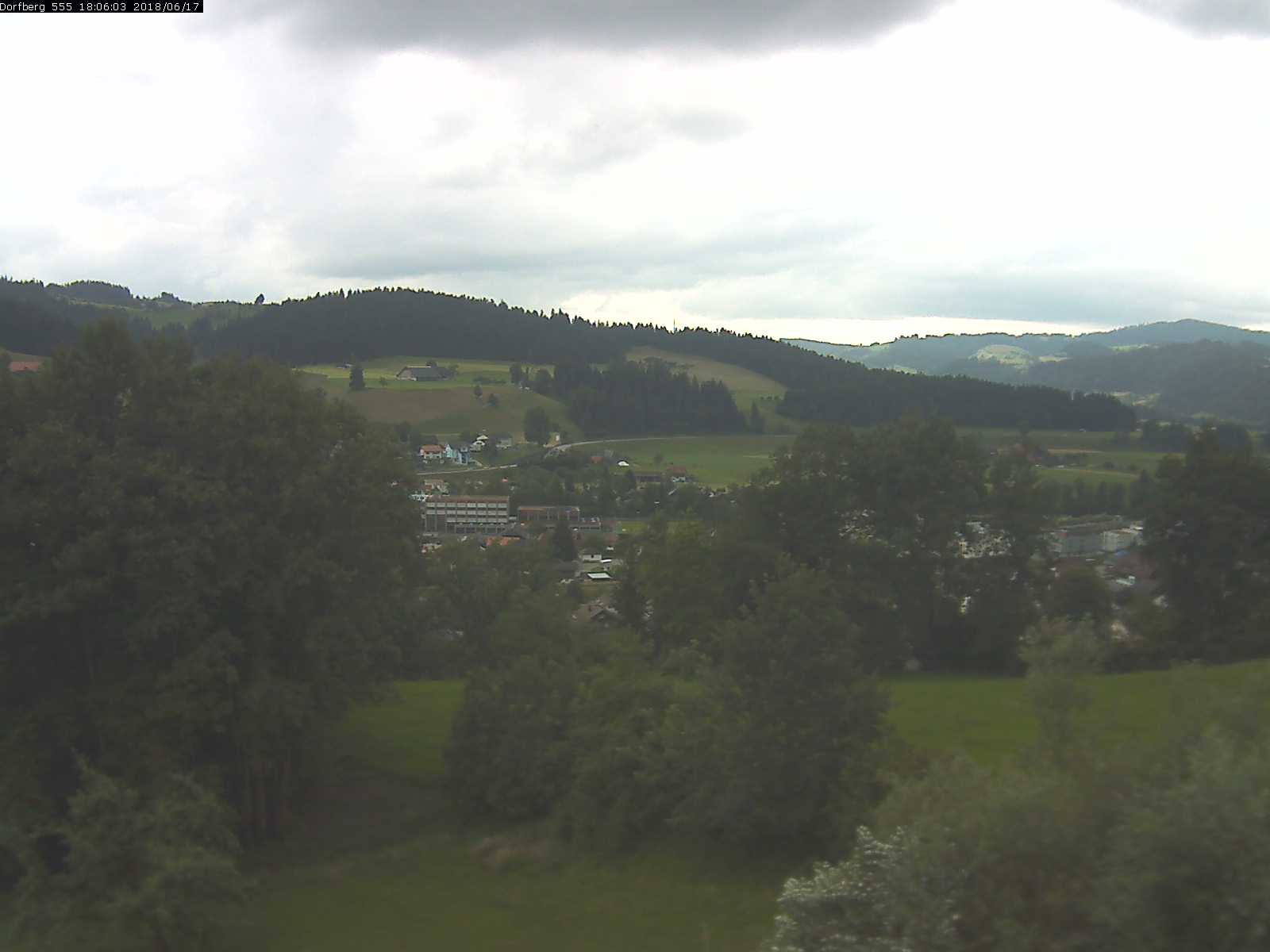 Webcam-Bild: Aussicht vom Dorfberg in Langnau 20180617-180601