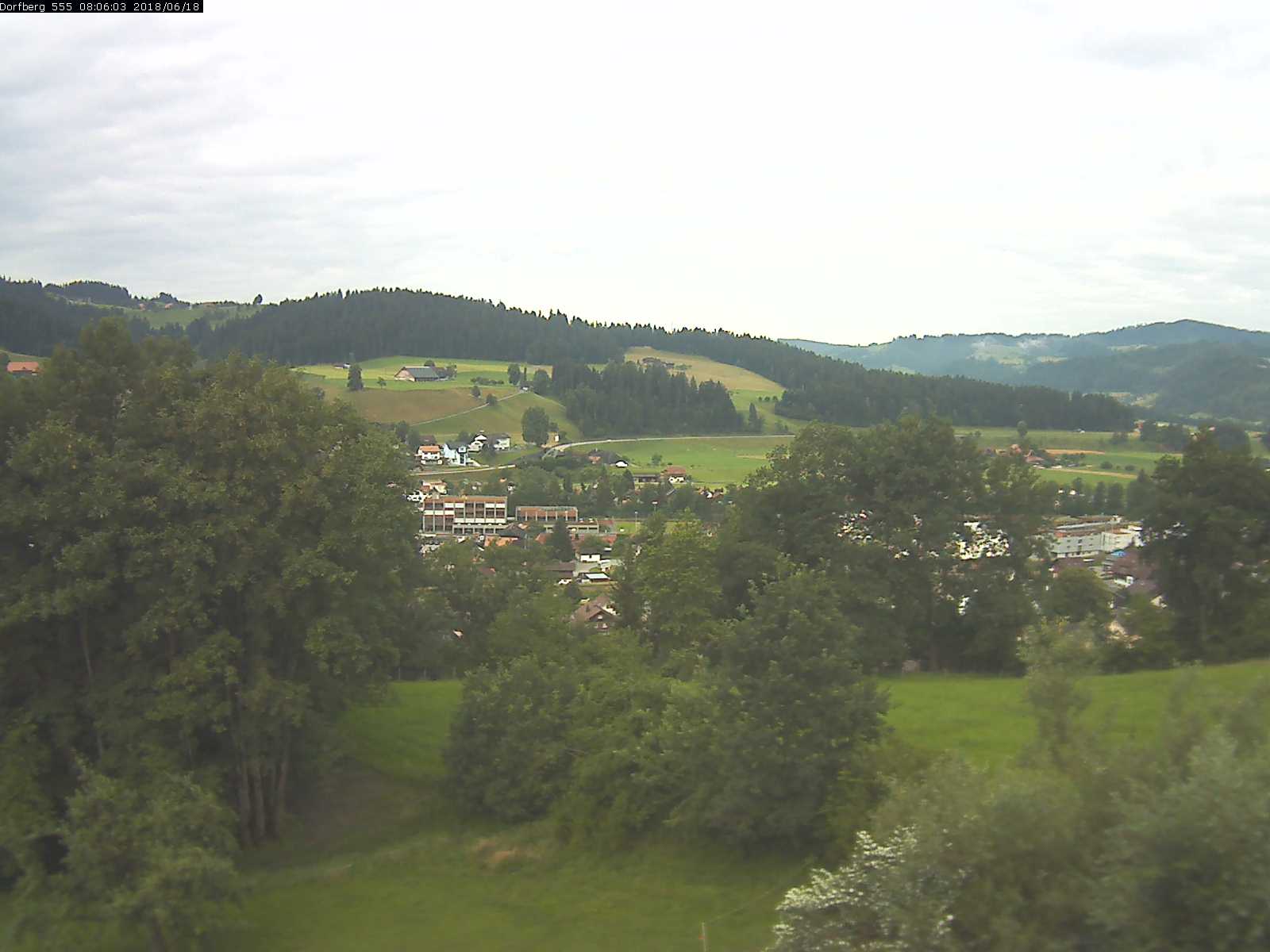 Webcam-Bild: Aussicht vom Dorfberg in Langnau 20180618-080601