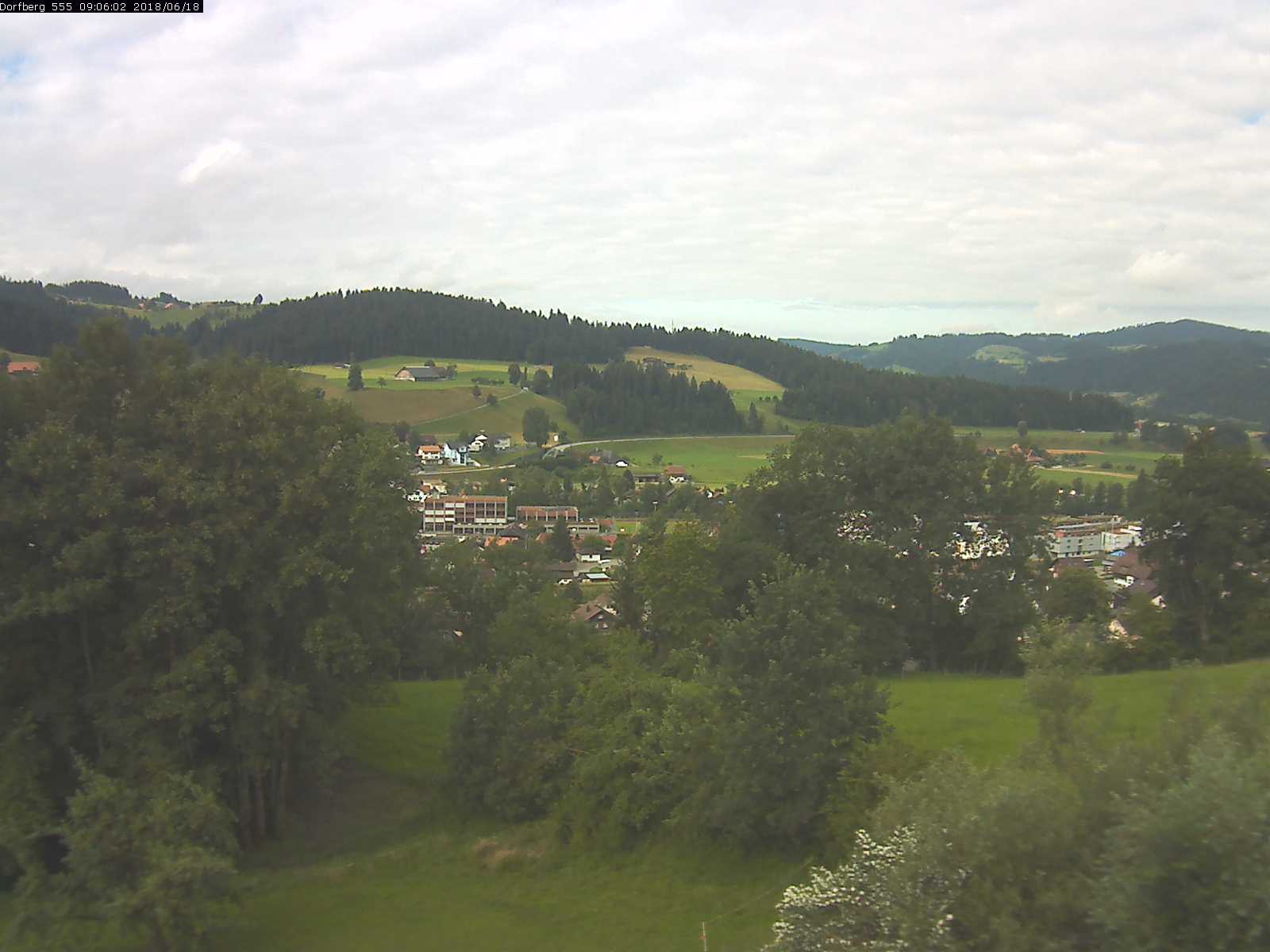 Webcam-Bild: Aussicht vom Dorfberg in Langnau 20180618-090601
