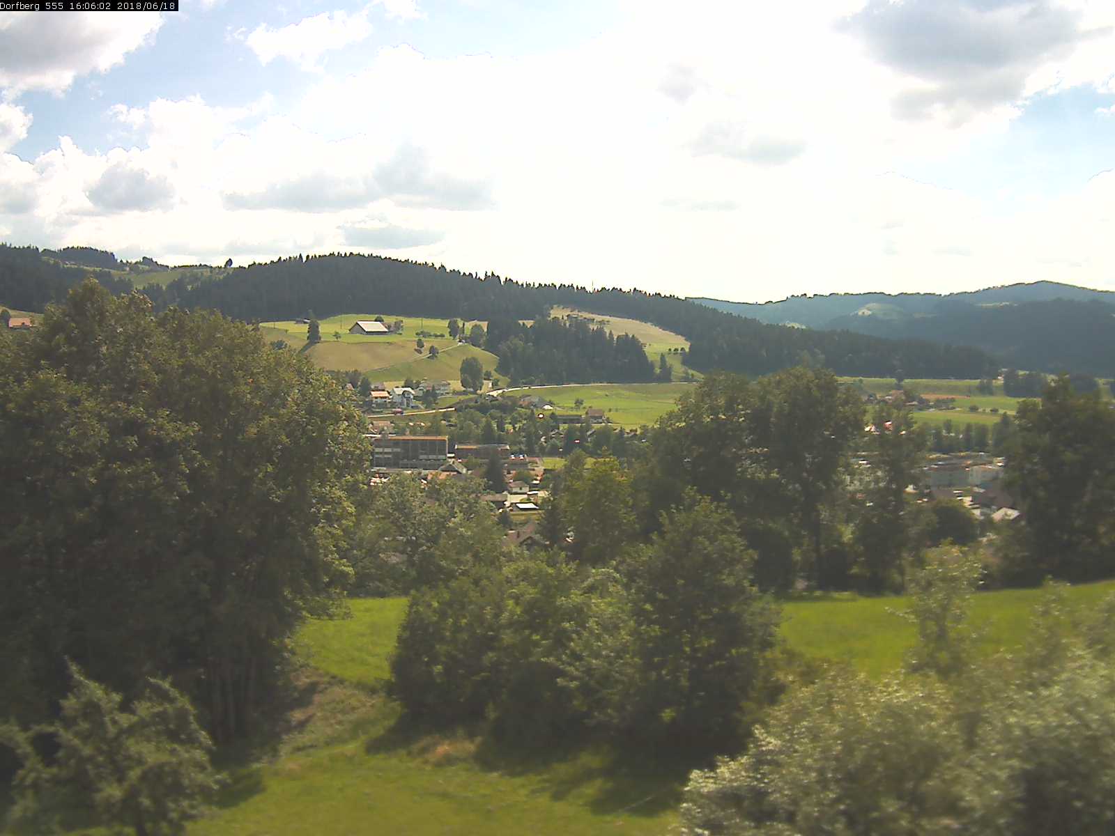 Webcam-Bild: Aussicht vom Dorfberg in Langnau 20180618-160601