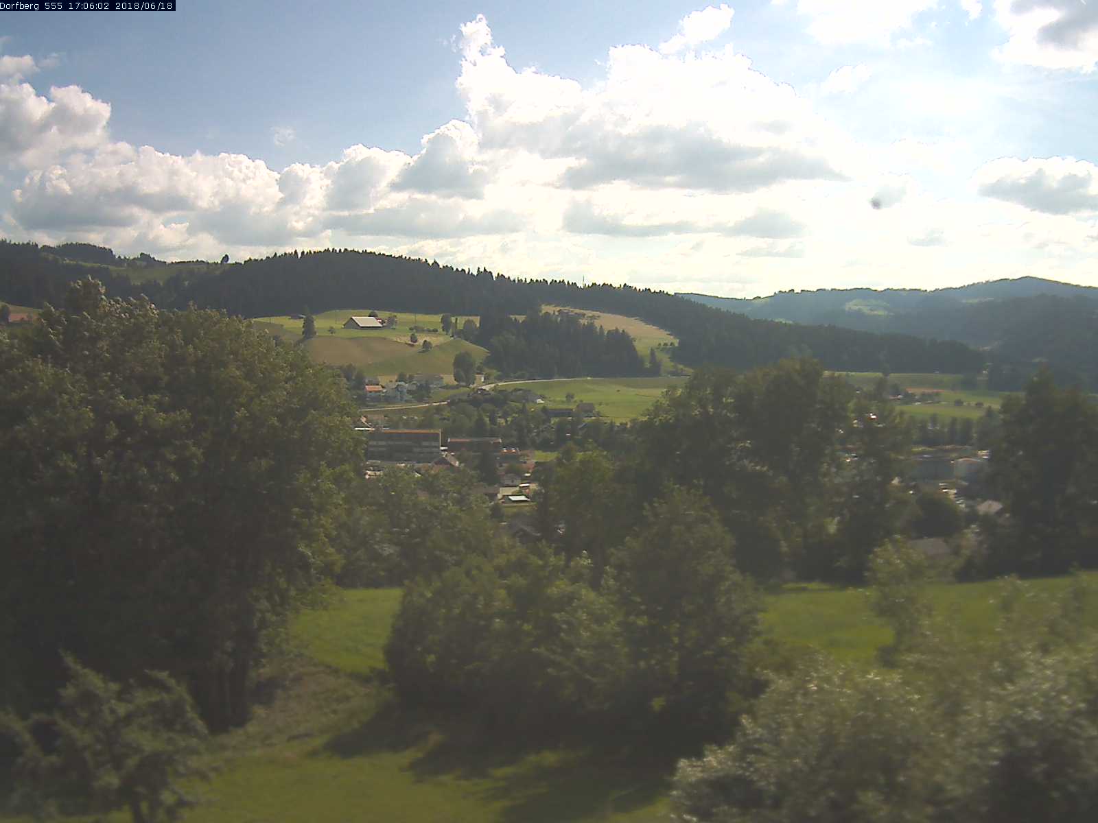 Webcam-Bild: Aussicht vom Dorfberg in Langnau 20180618-170601