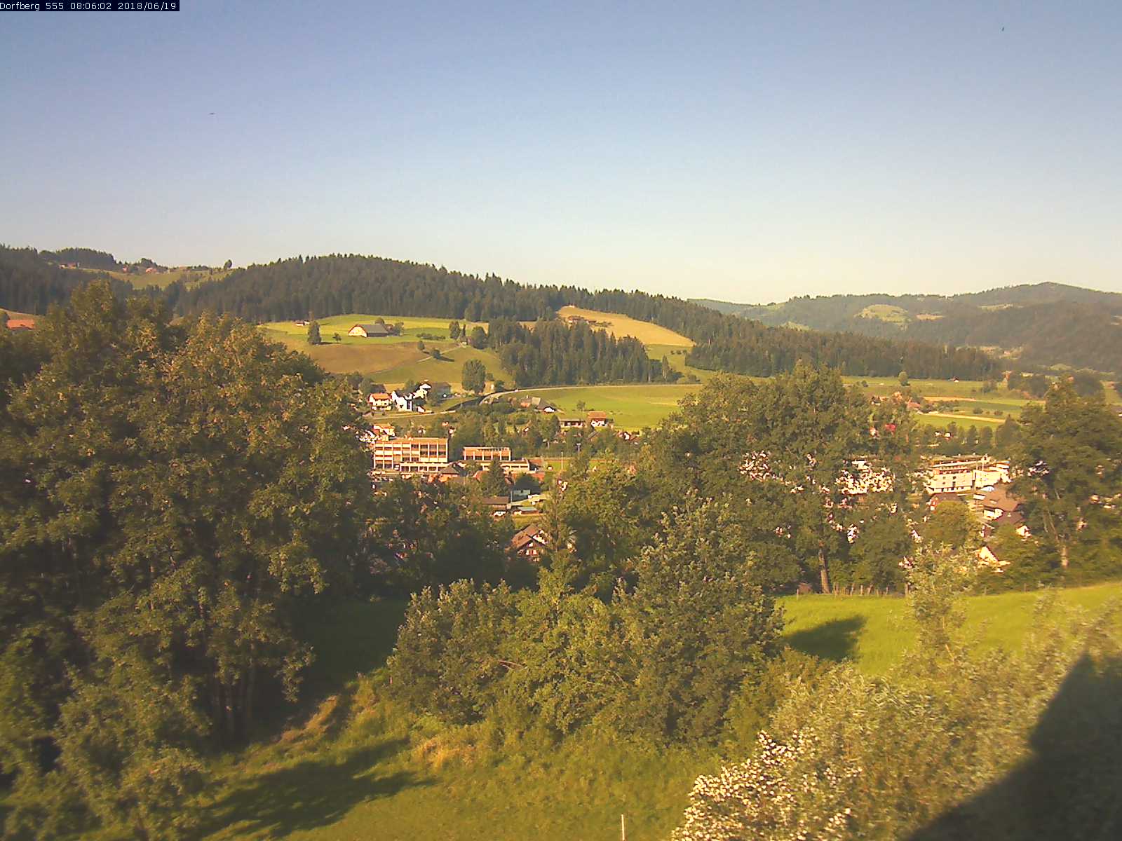 Webcam-Bild: Aussicht vom Dorfberg in Langnau 20180619-080601