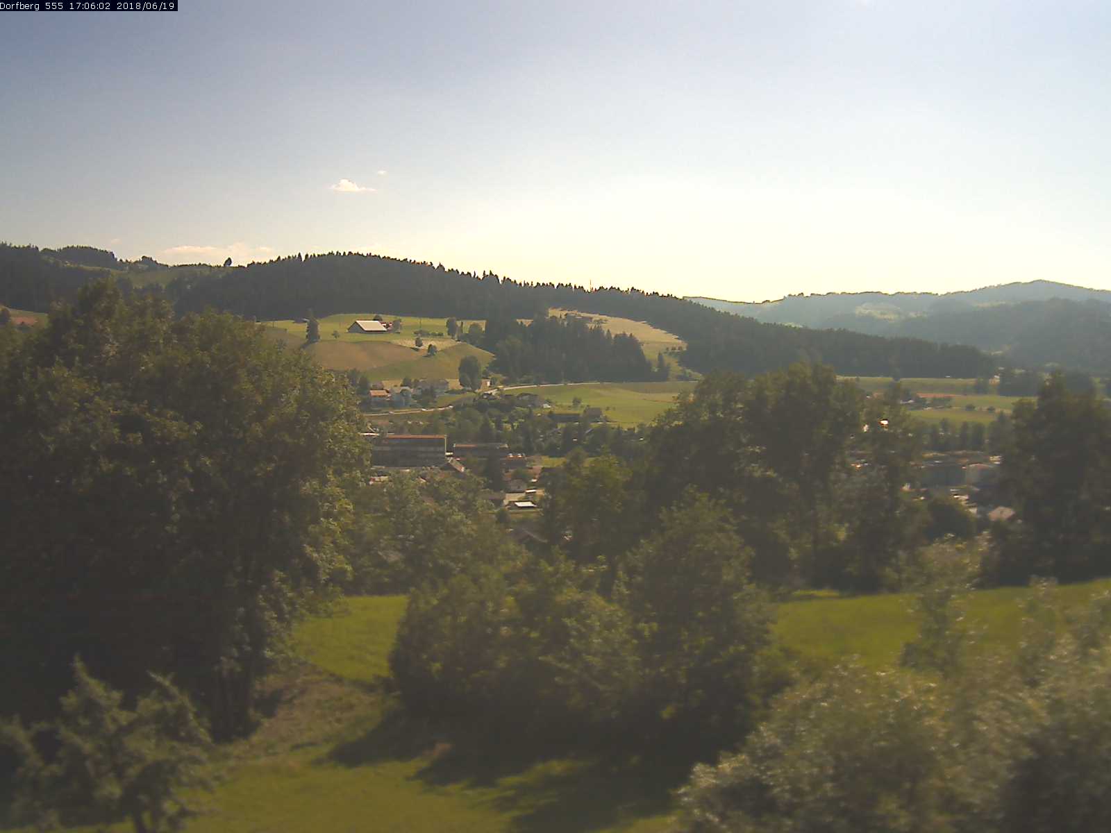 Webcam-Bild: Aussicht vom Dorfberg in Langnau 20180619-170601