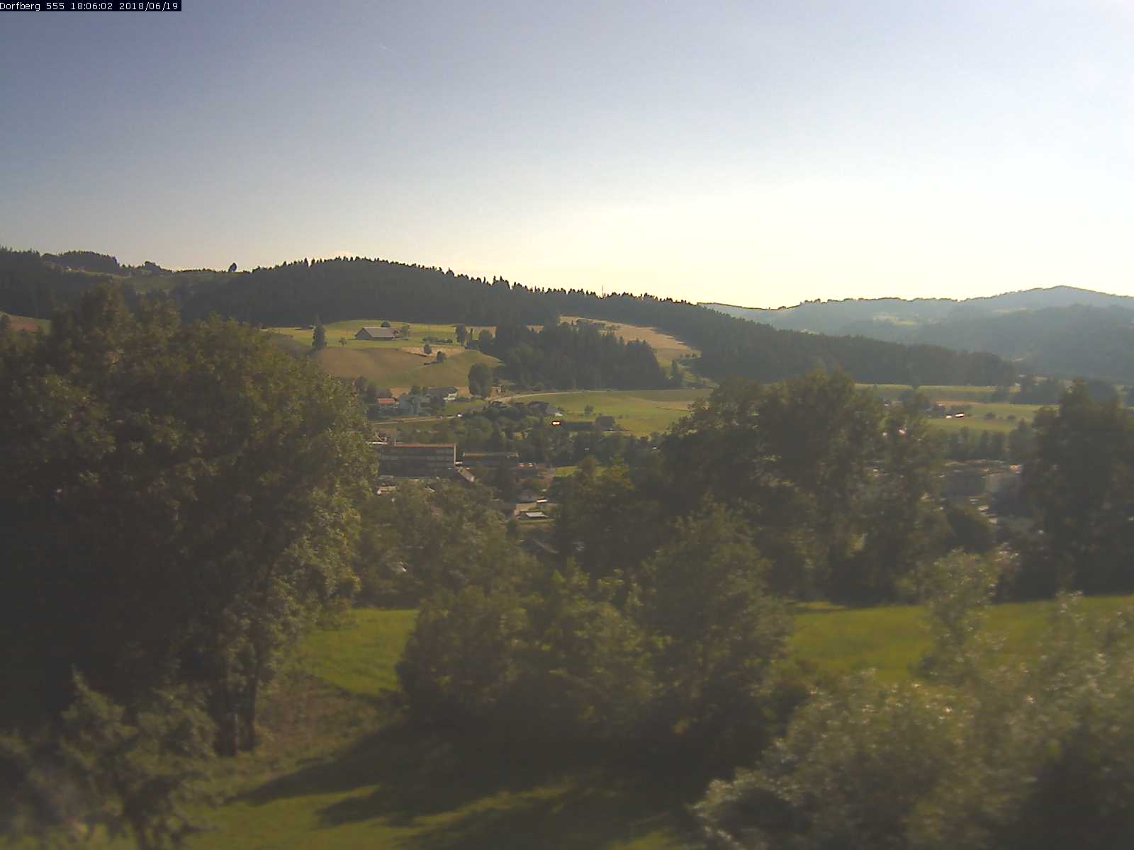 Webcam-Bild: Aussicht vom Dorfberg in Langnau 20180619-180601