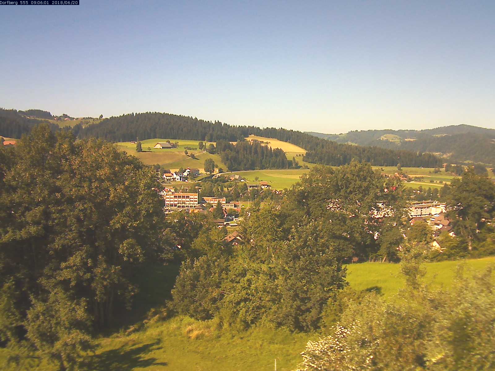 Webcam-Bild: Aussicht vom Dorfberg in Langnau 20180620-090601