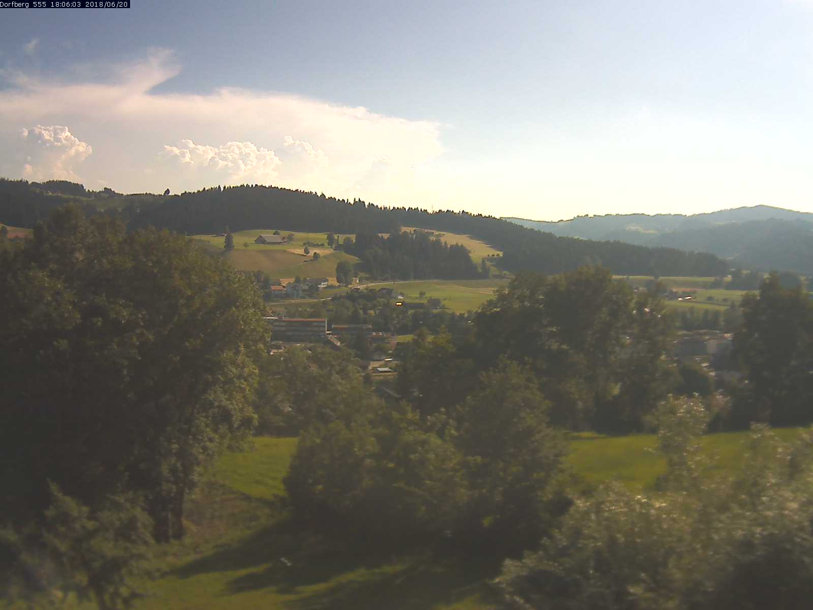 Webcam-Bild: Aussicht vom Dorfberg in Langnau 20180620-180601