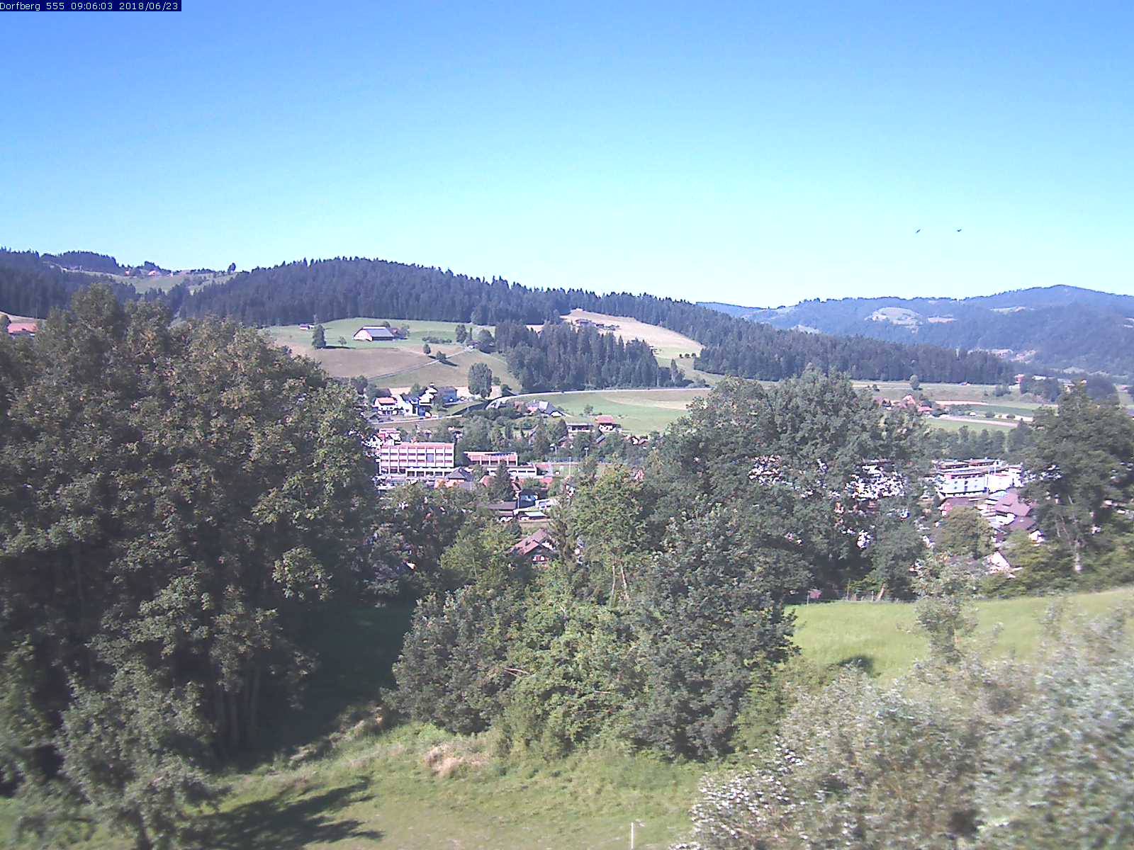 Webcam-Bild: Aussicht vom Dorfberg in Langnau 20180623-090601