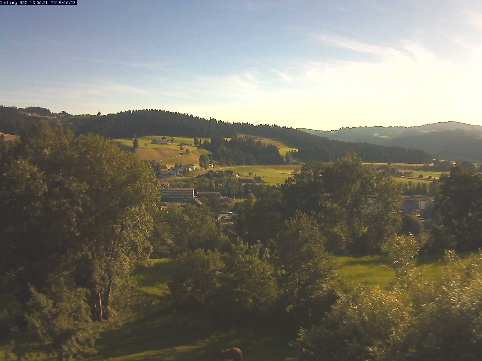 Webcam-Bild: Aussicht vom Dorfberg in Langnau 20180623-190601