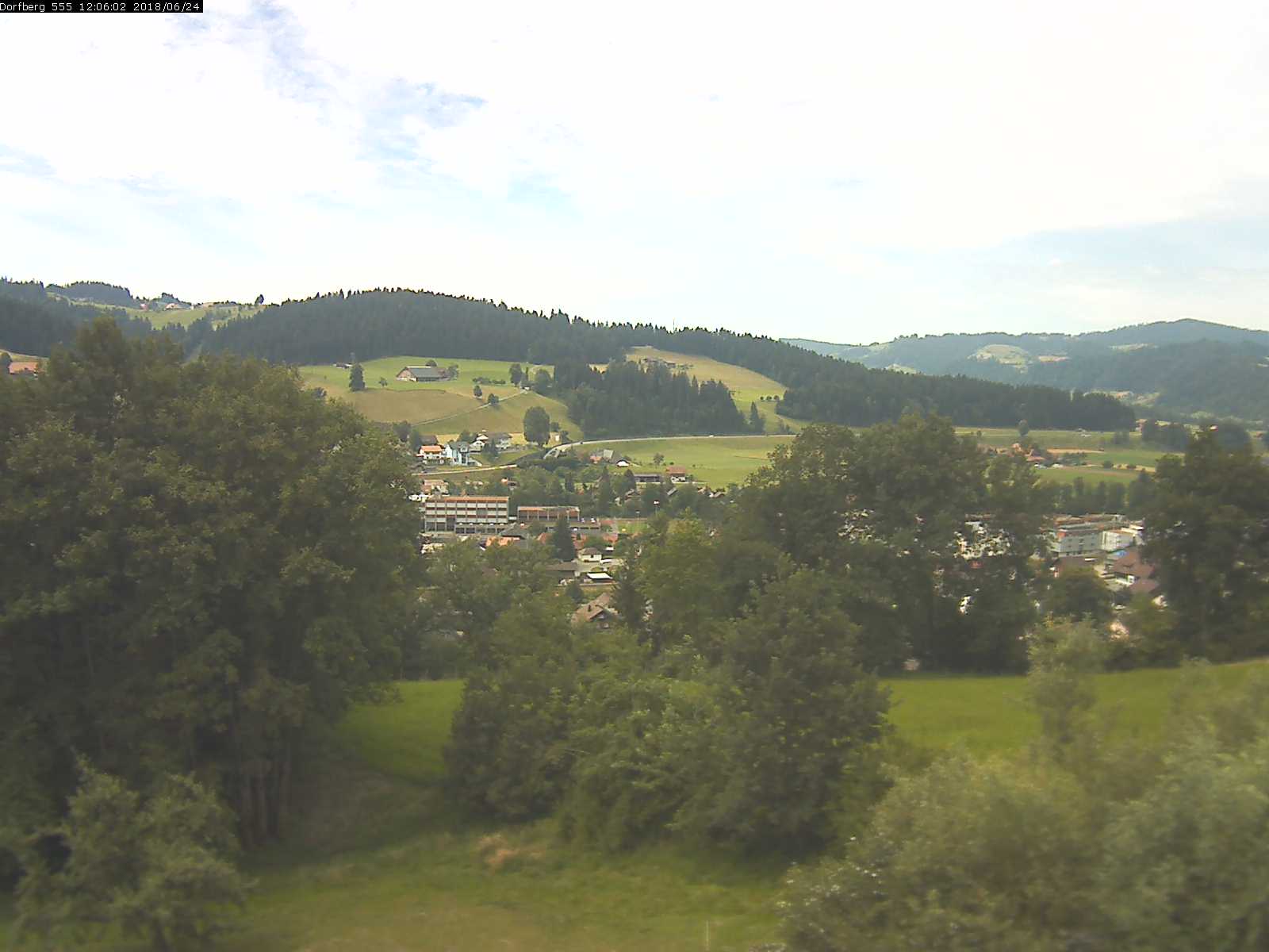 Webcam-Bild: Aussicht vom Dorfberg in Langnau 20180624-120601