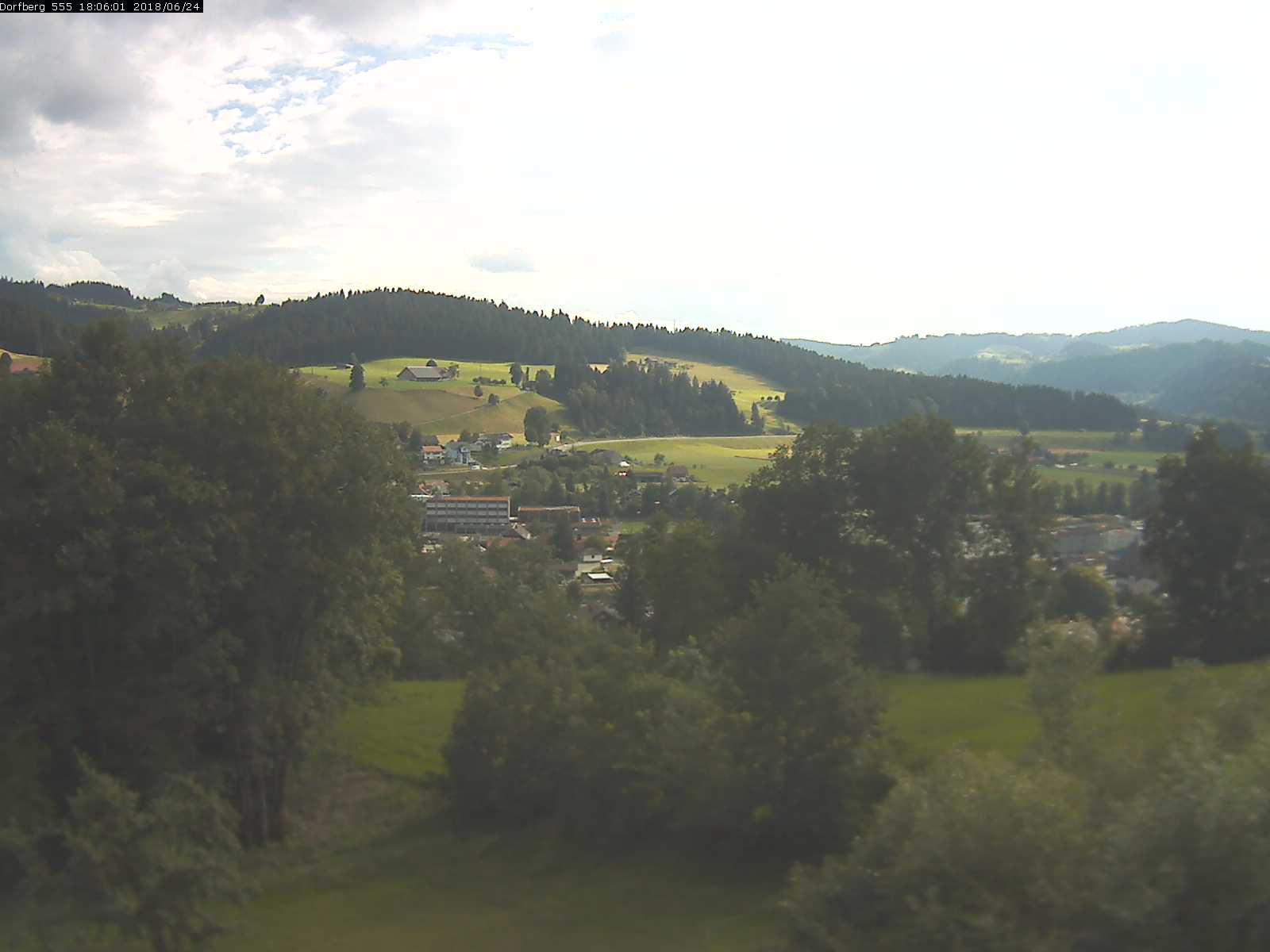 Webcam-Bild: Aussicht vom Dorfberg in Langnau 20180624-180601